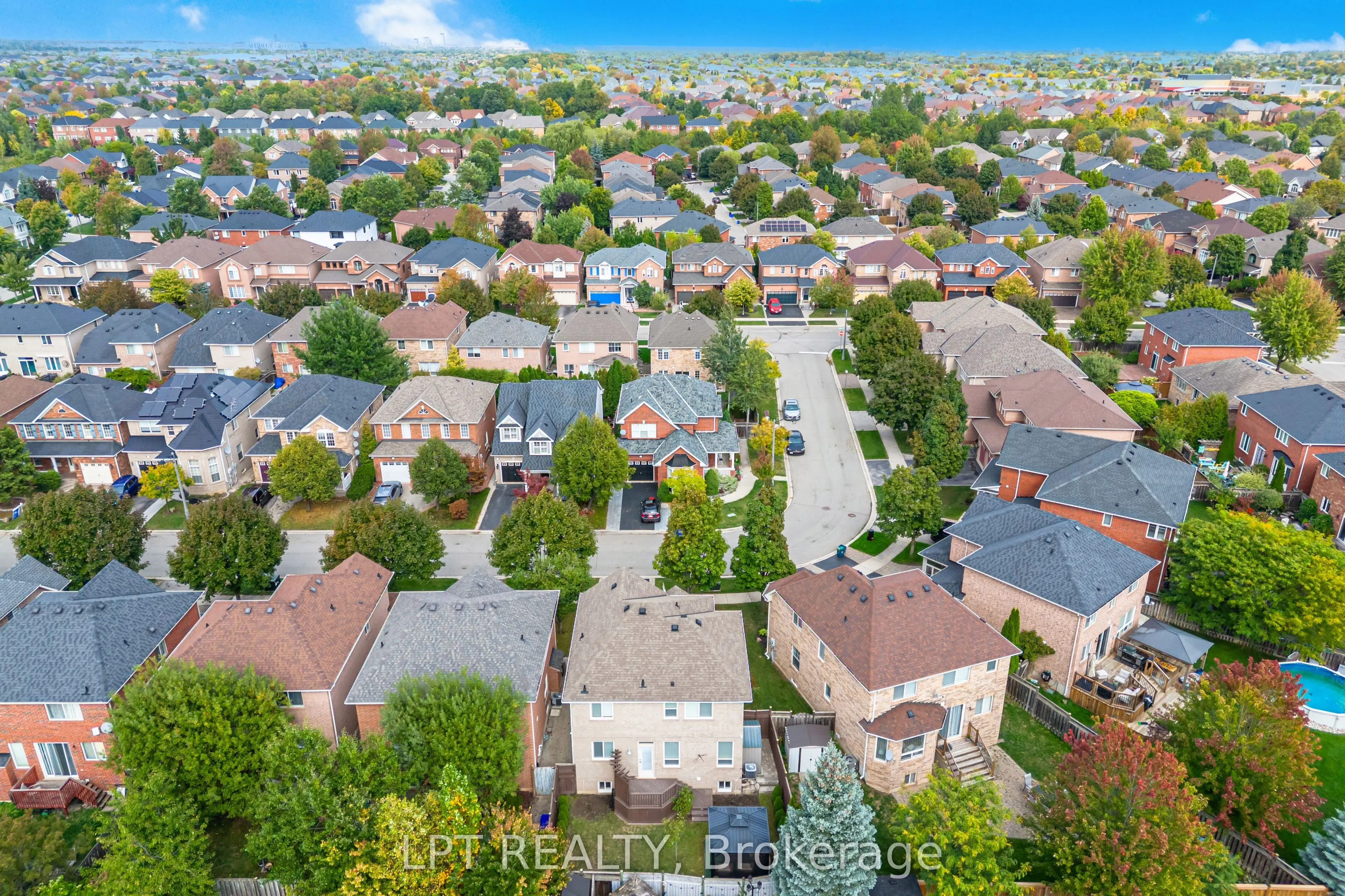 2270 Dunforest Crescent
