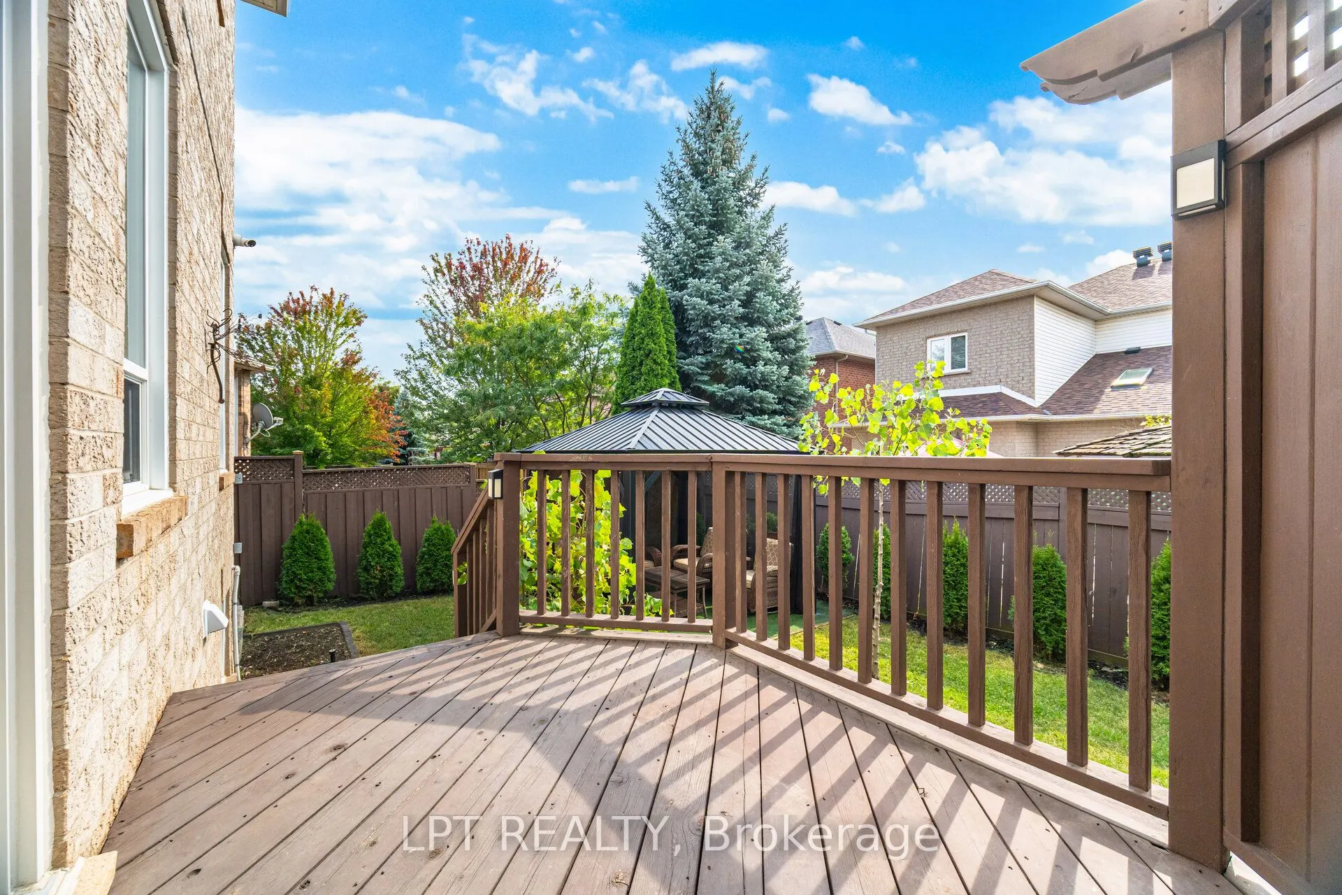2270 Dunforest Crescent
