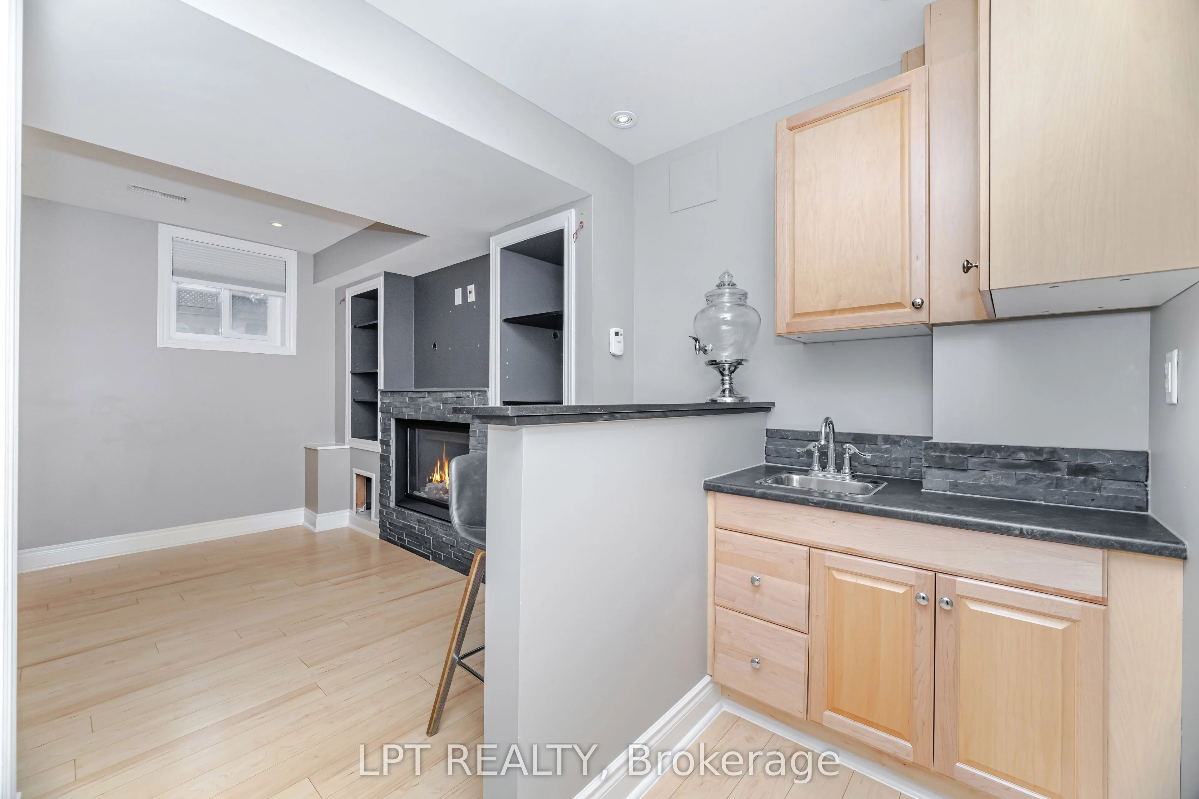 2270 Dunforest Crescent