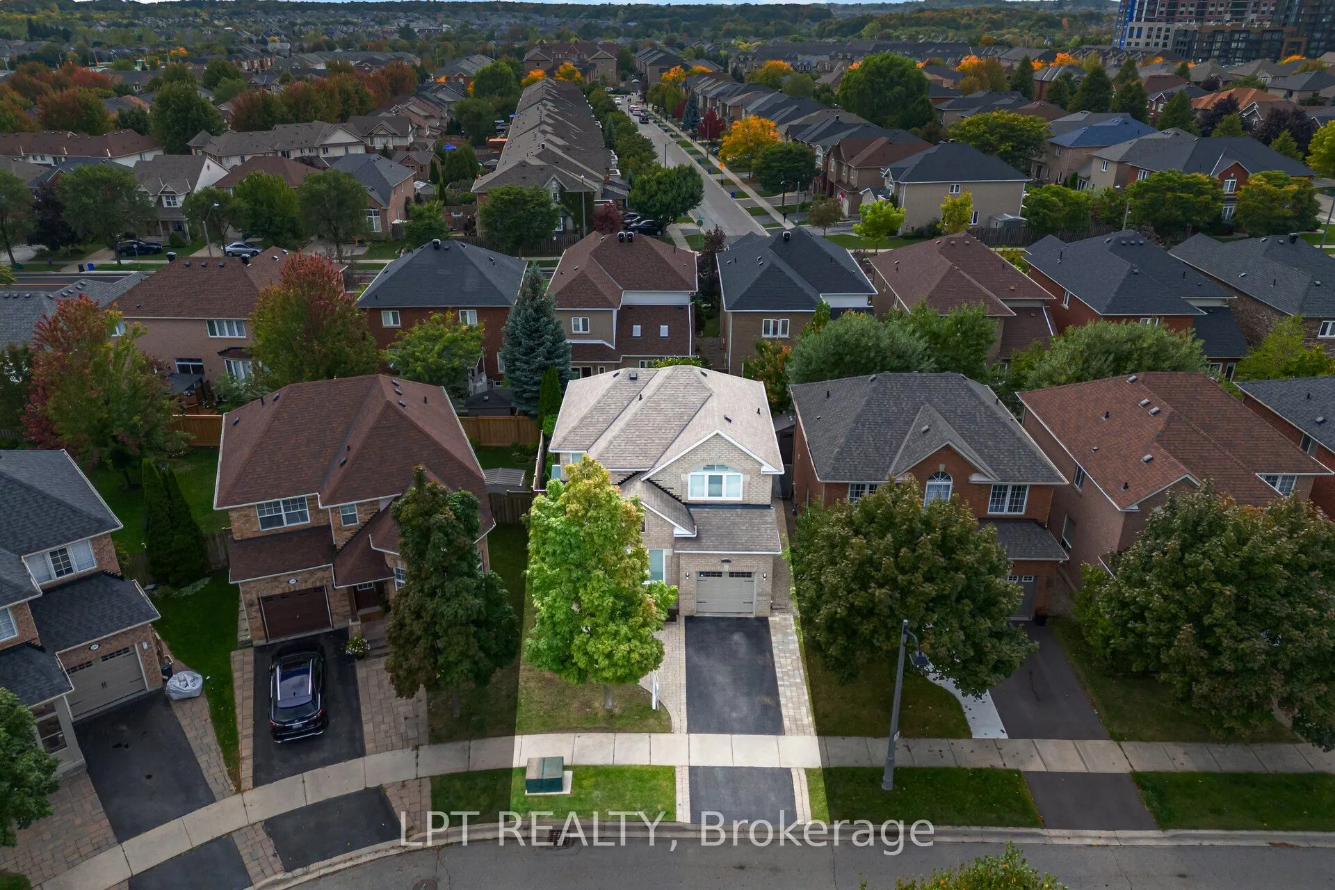 2270 Dunforest Crescent