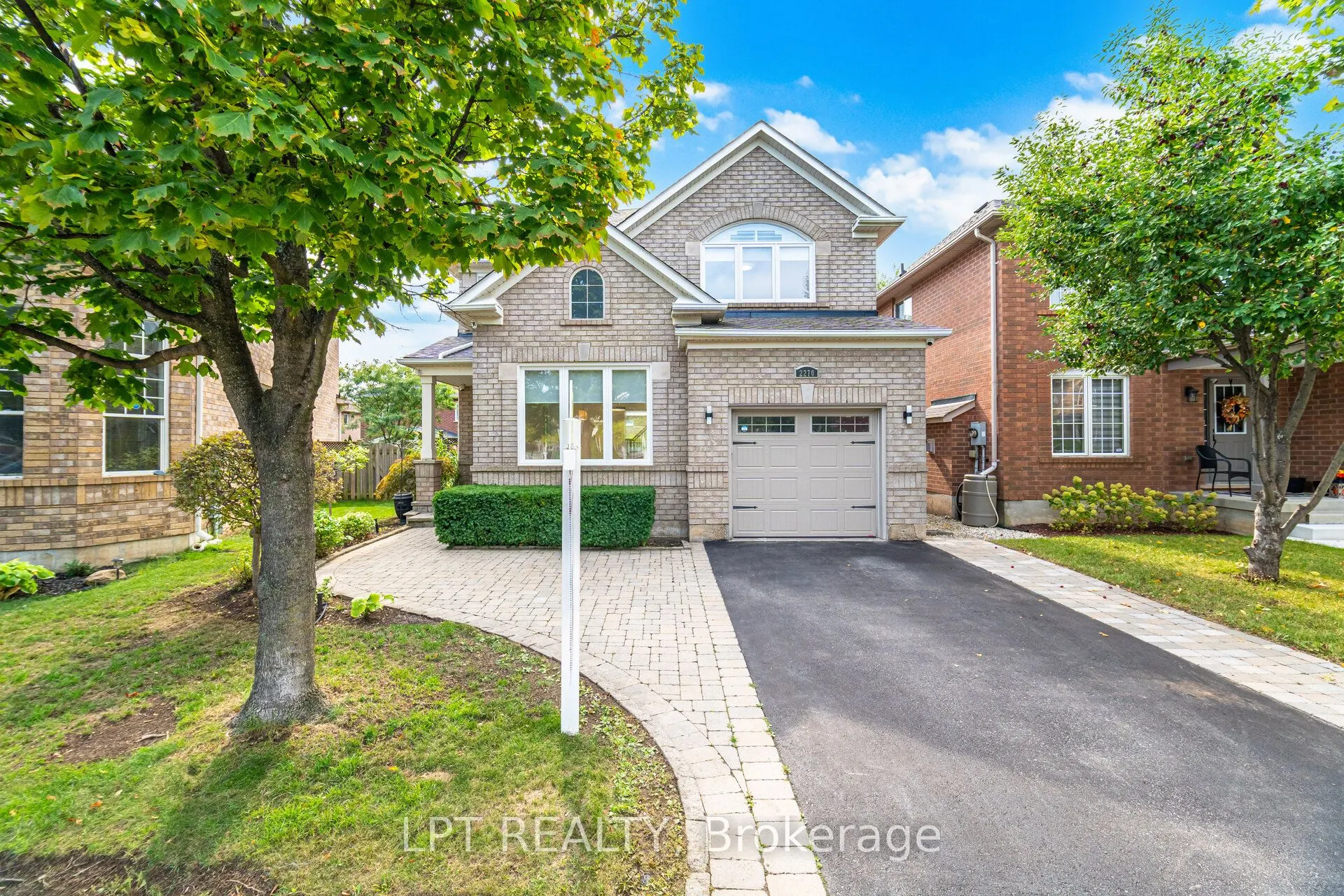 2270 Dunforest Crescent