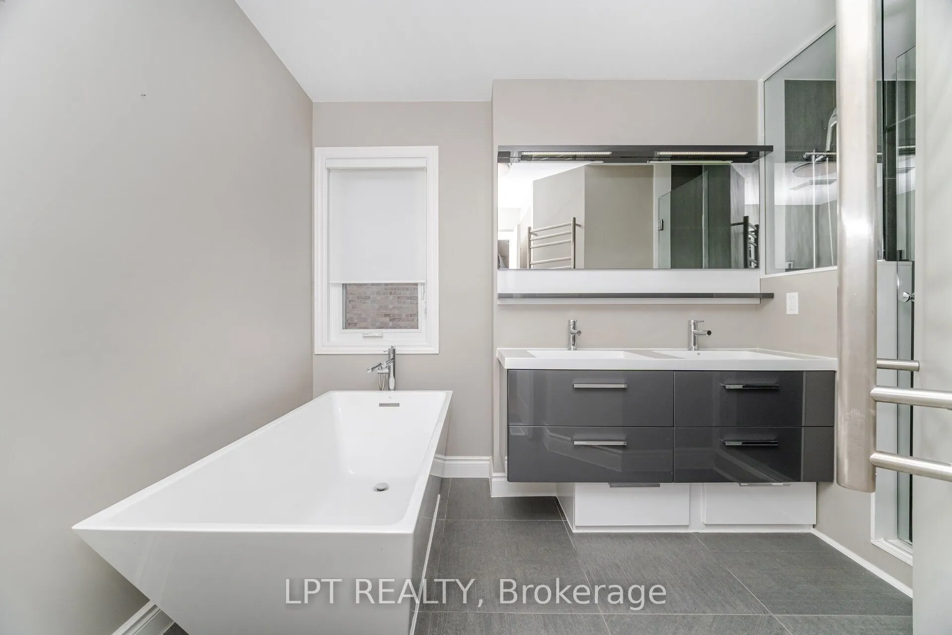 2270 Dunforest Crescent