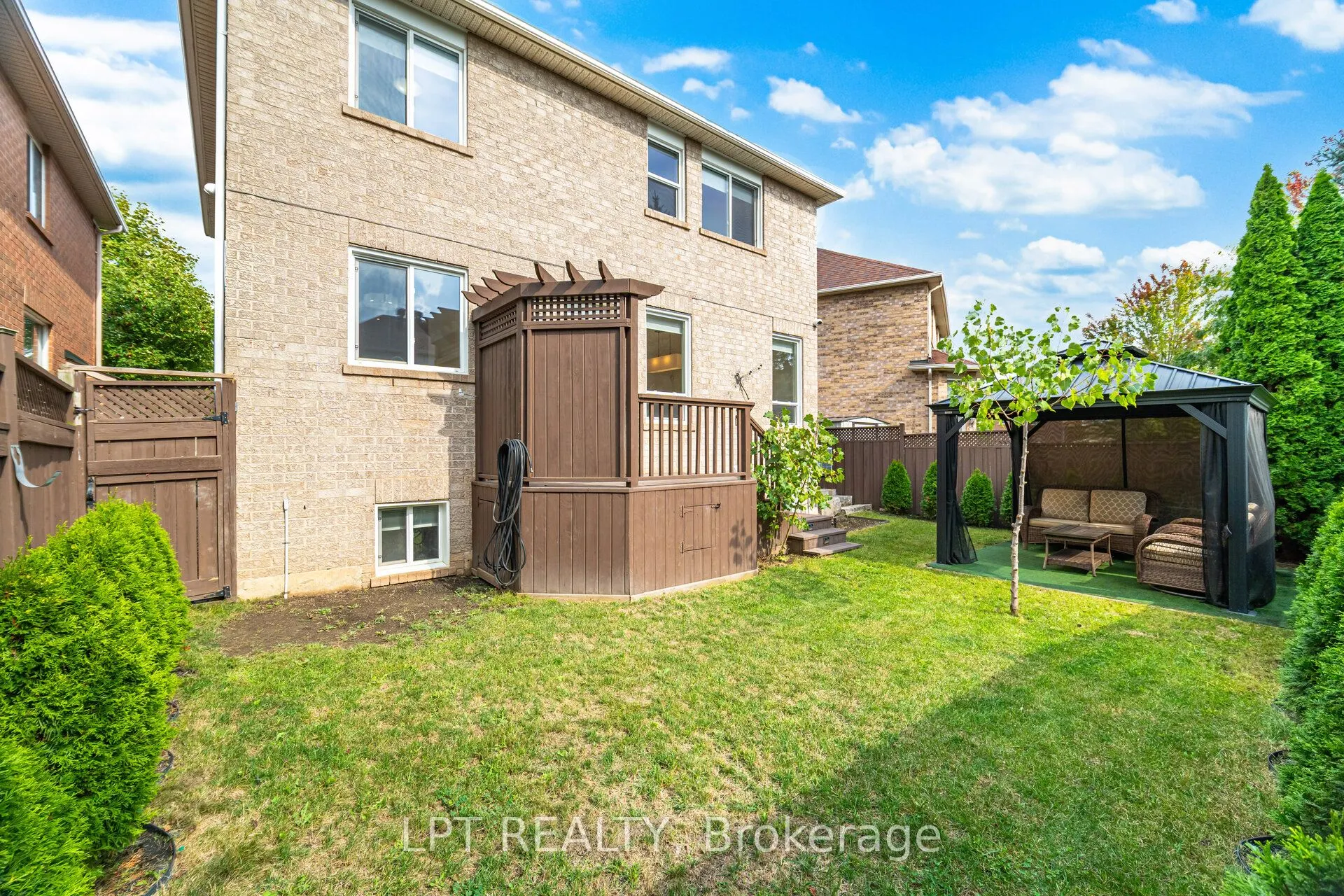 2270 Dunforest Crescent