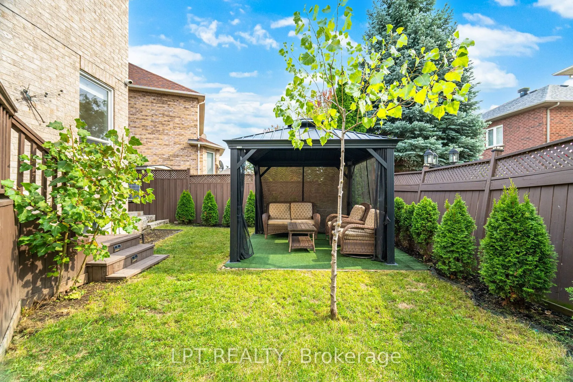 2270 Dunforest Crescent
