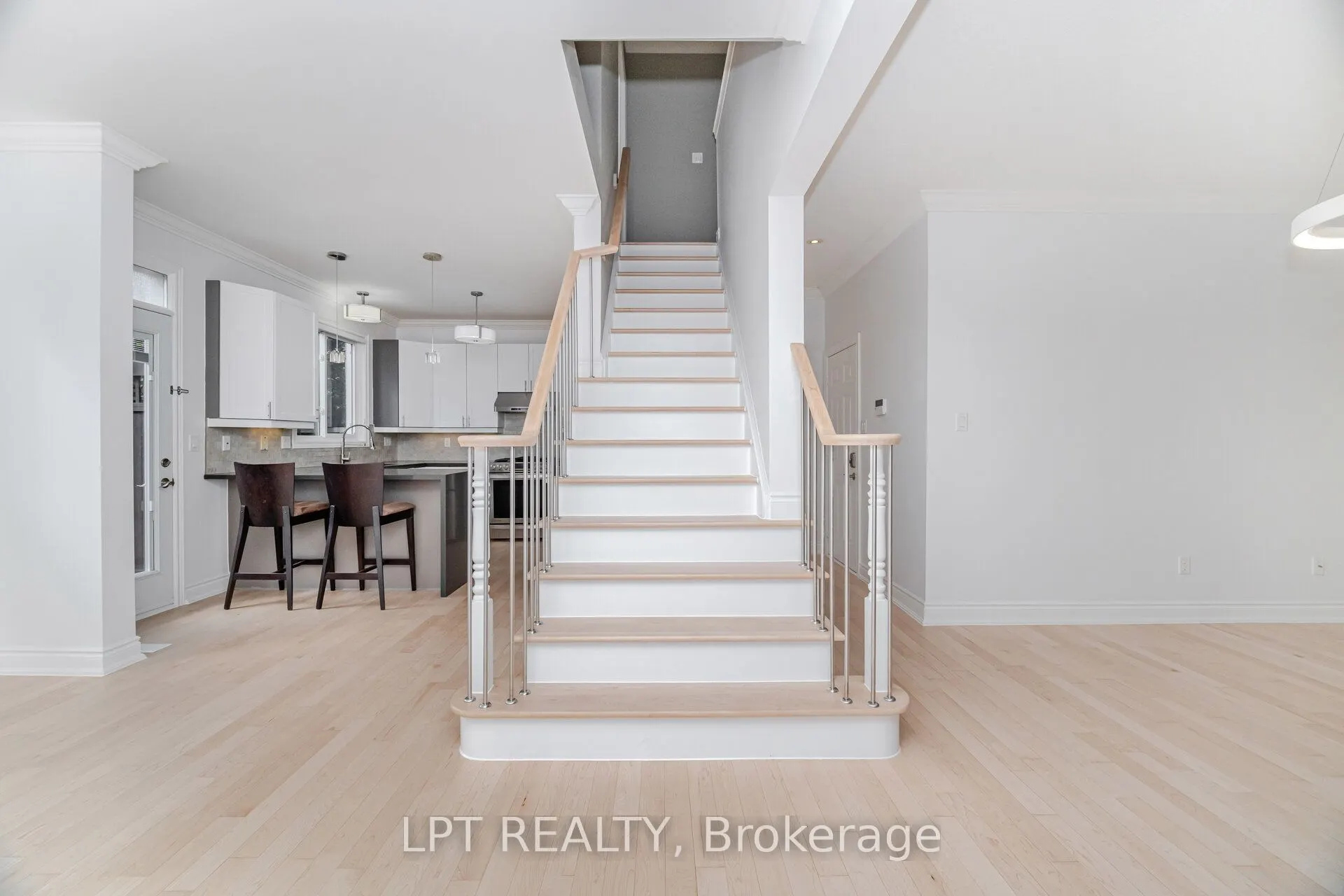 2270 Dunforest Crescent