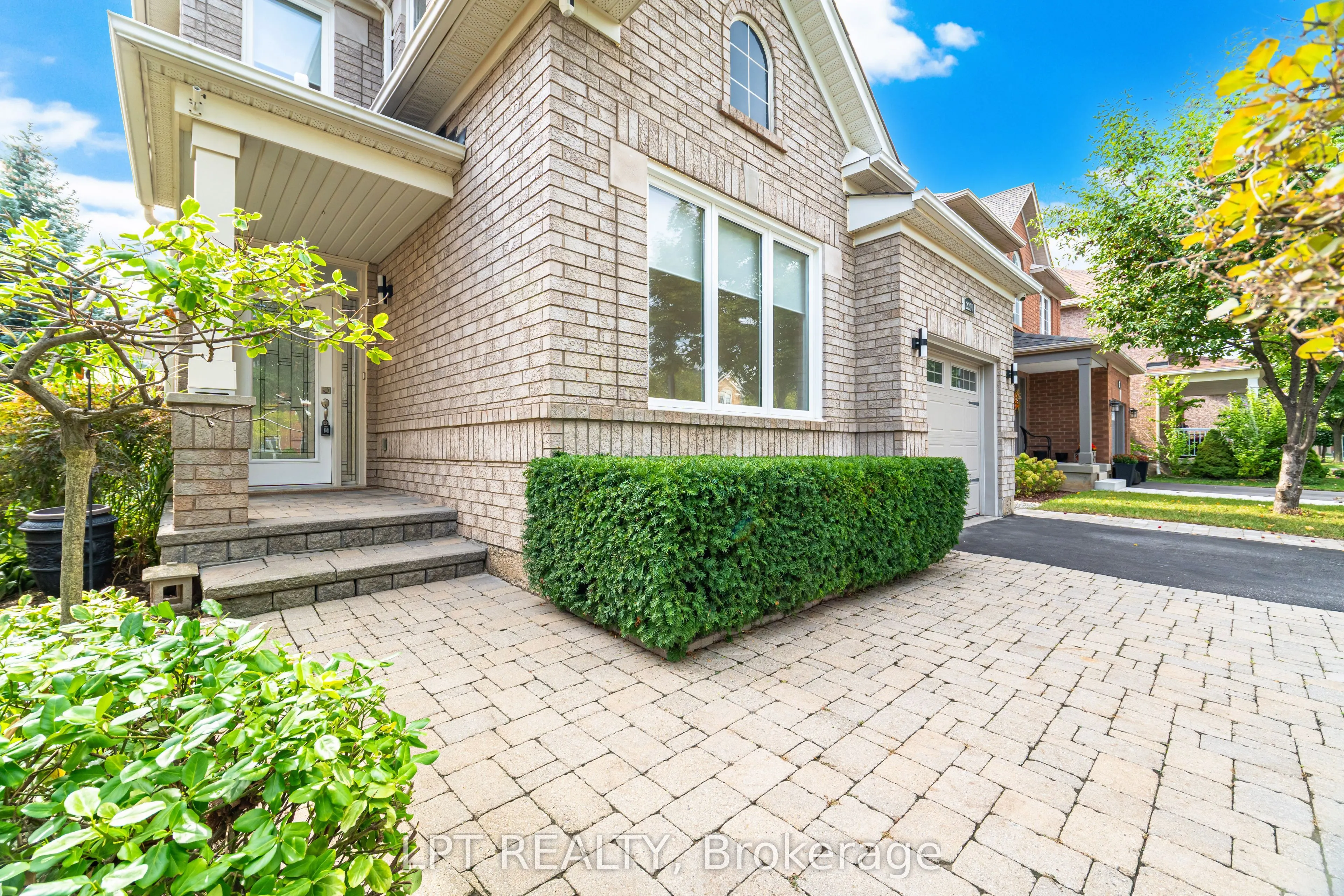 2270 Dunforest Crescent