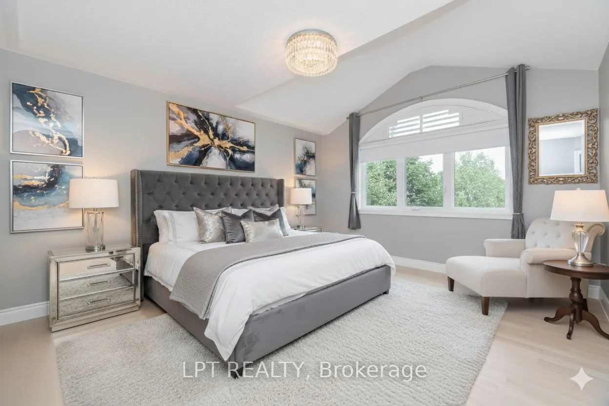 2270 Dunforest Crescent