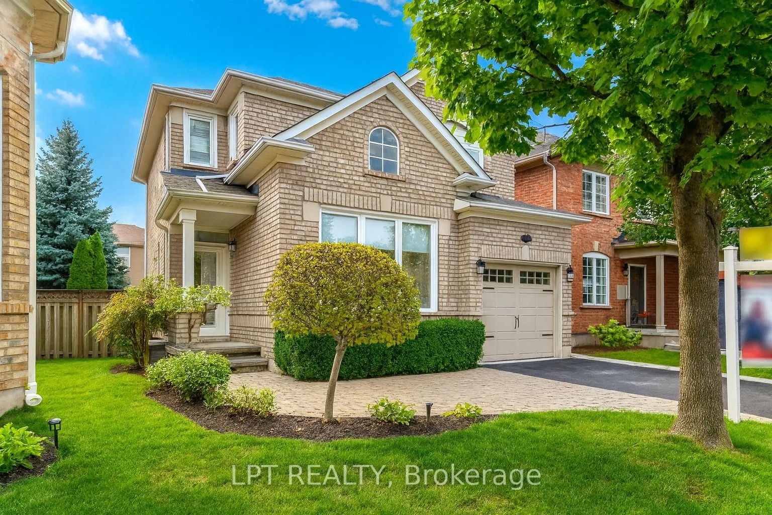 2270 Dunforest Crescent