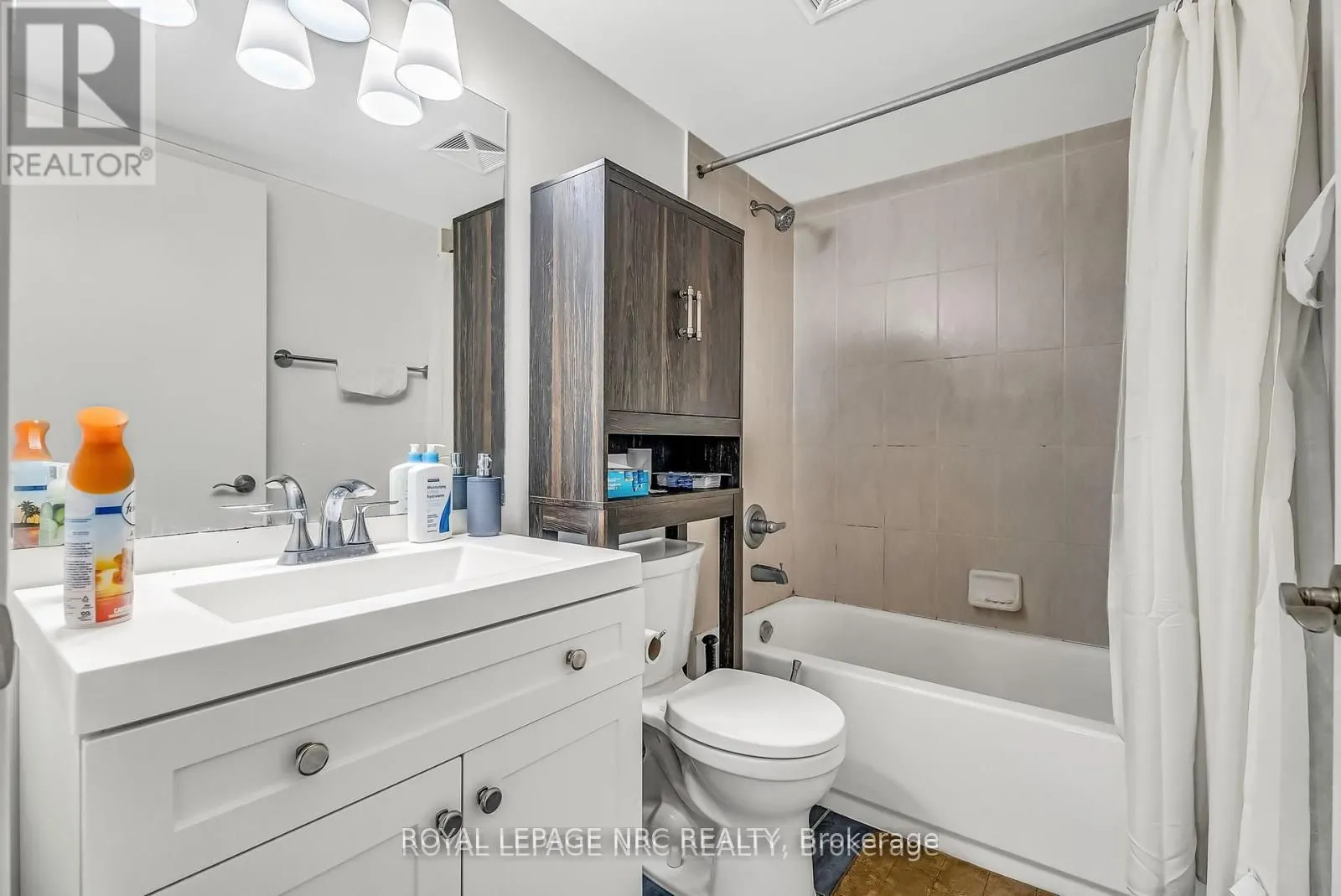 60 Heintzman Street, #933