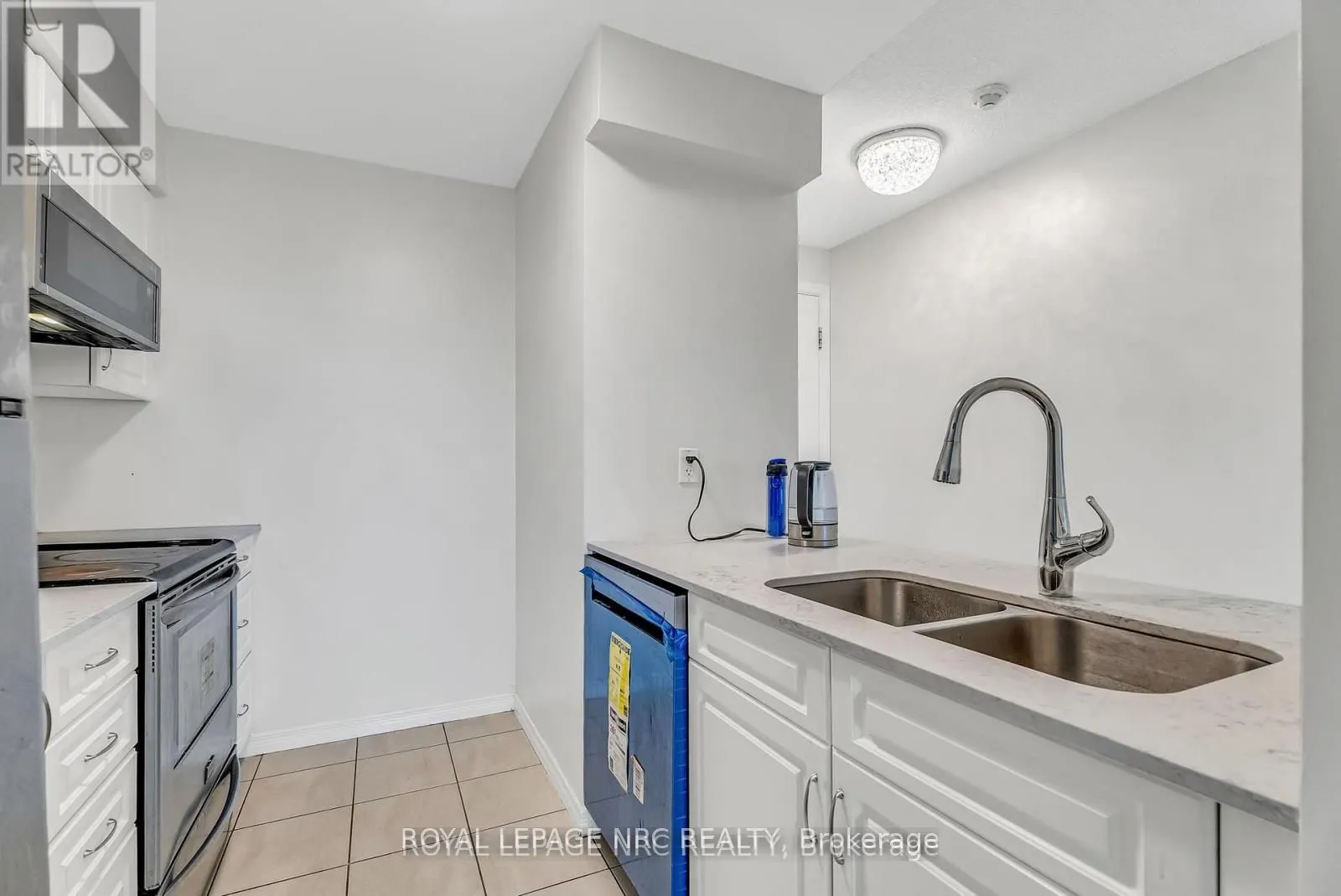 60 Heintzman Street, #933