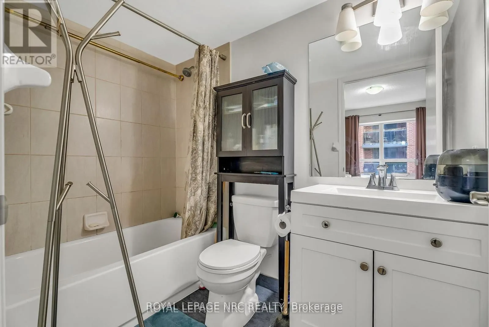 60 Heintzman Street, #933