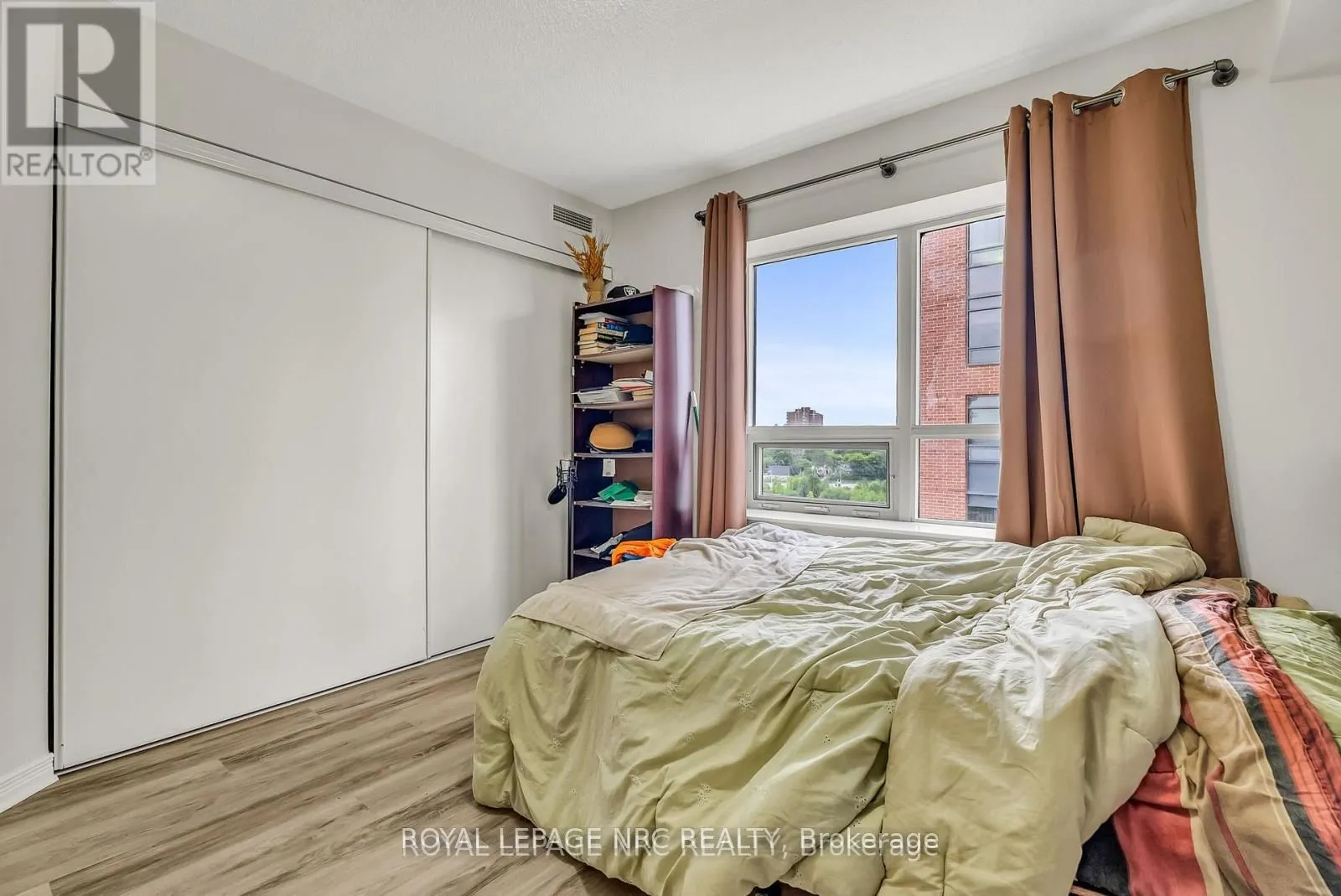 60 Heintzman Street, #933