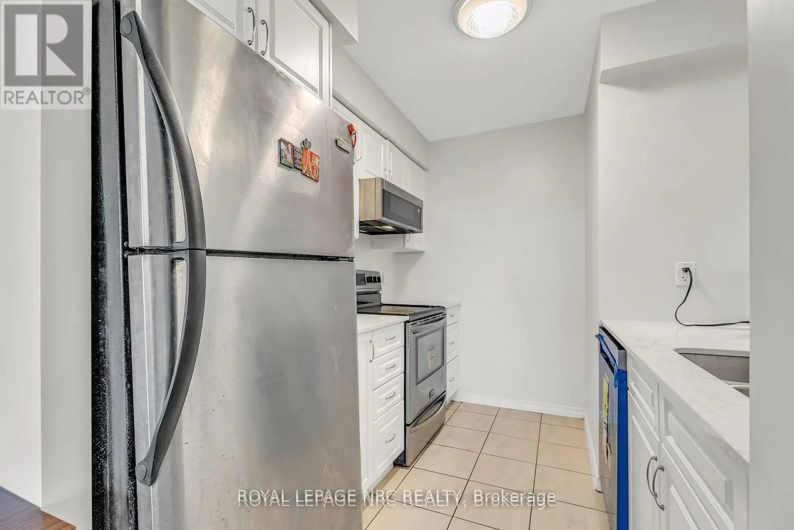 60 Heintzman Street, #933