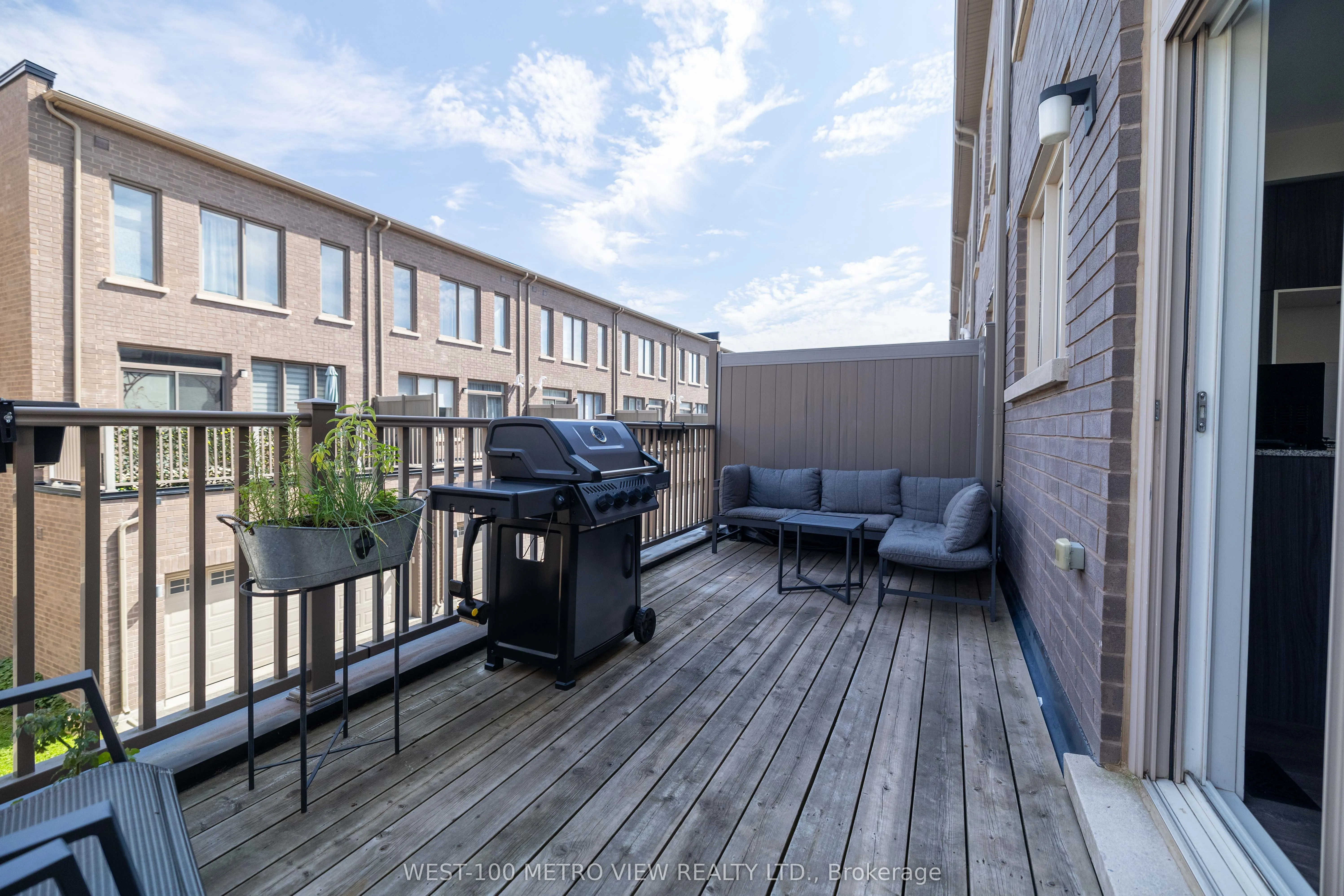 3141 Ernest Appelbe Boulevard