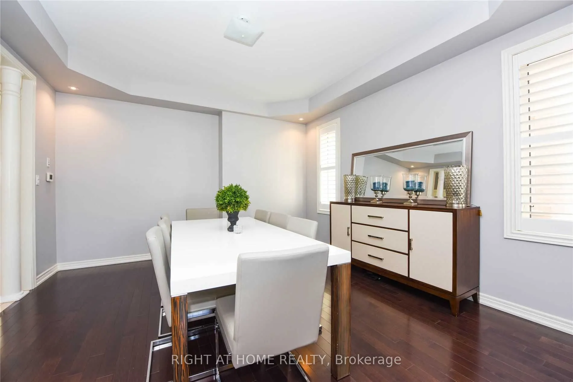 3152 Larry Crescent