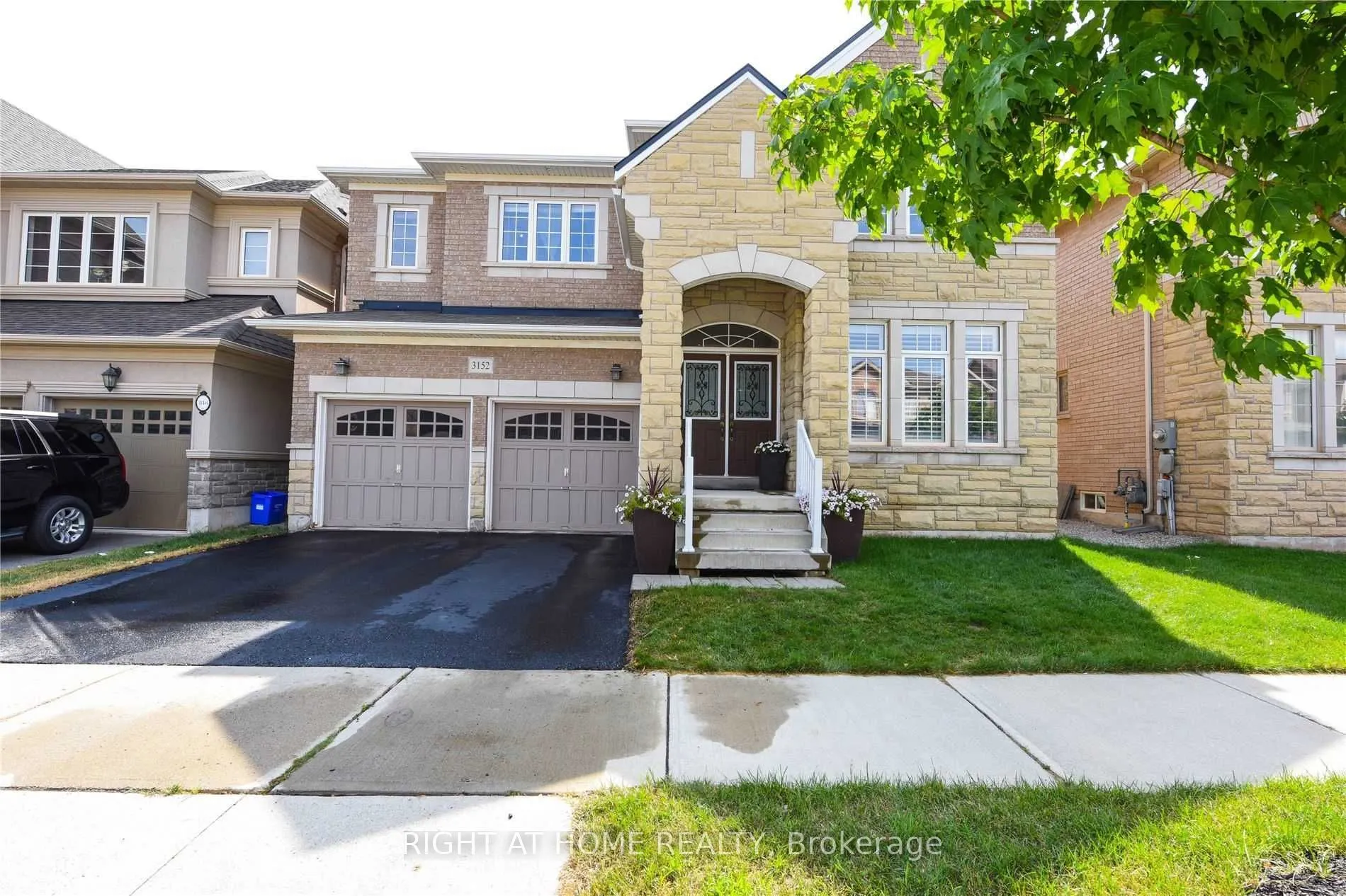 3152 Larry Crescent