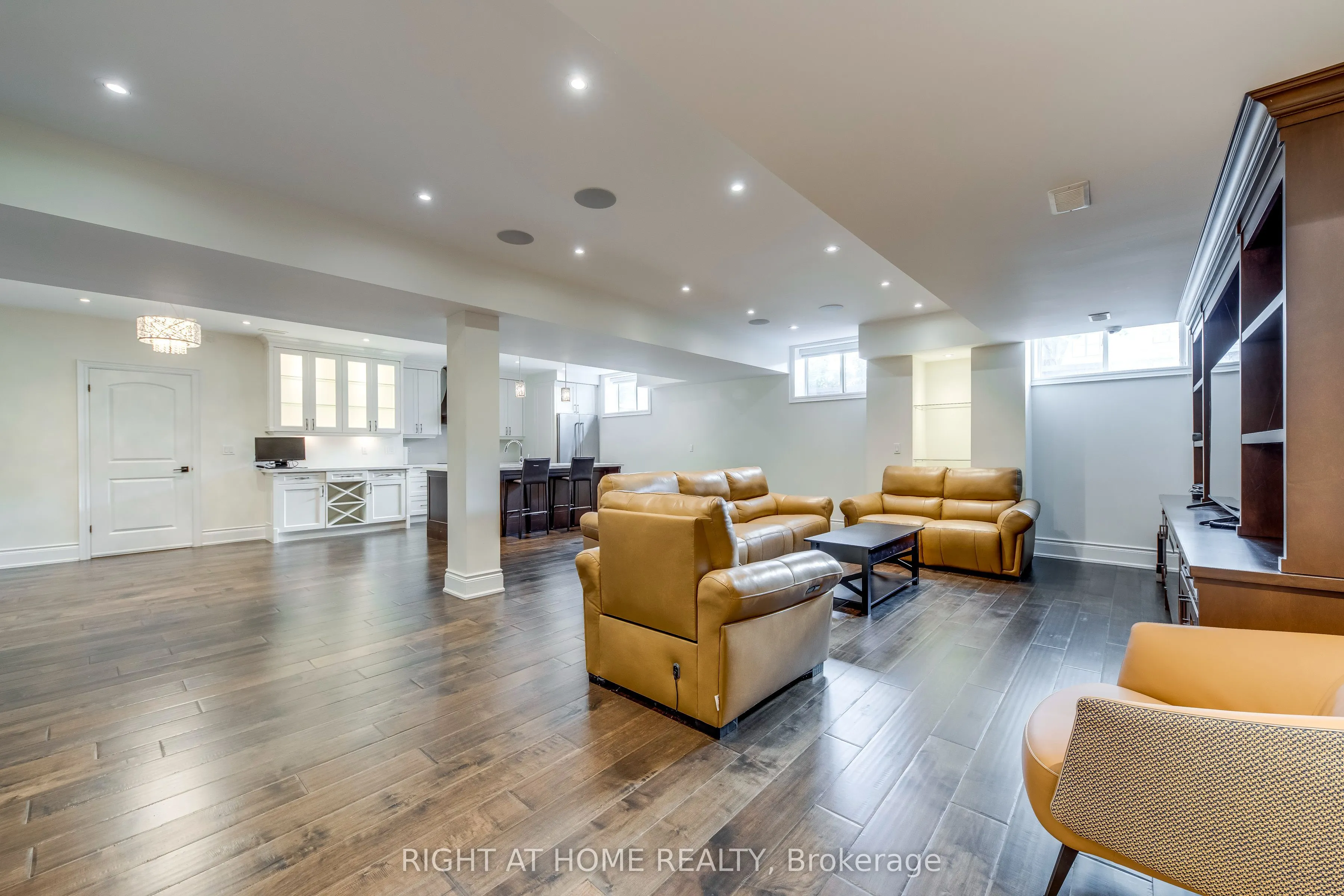 523 BROOKSIDE Drive