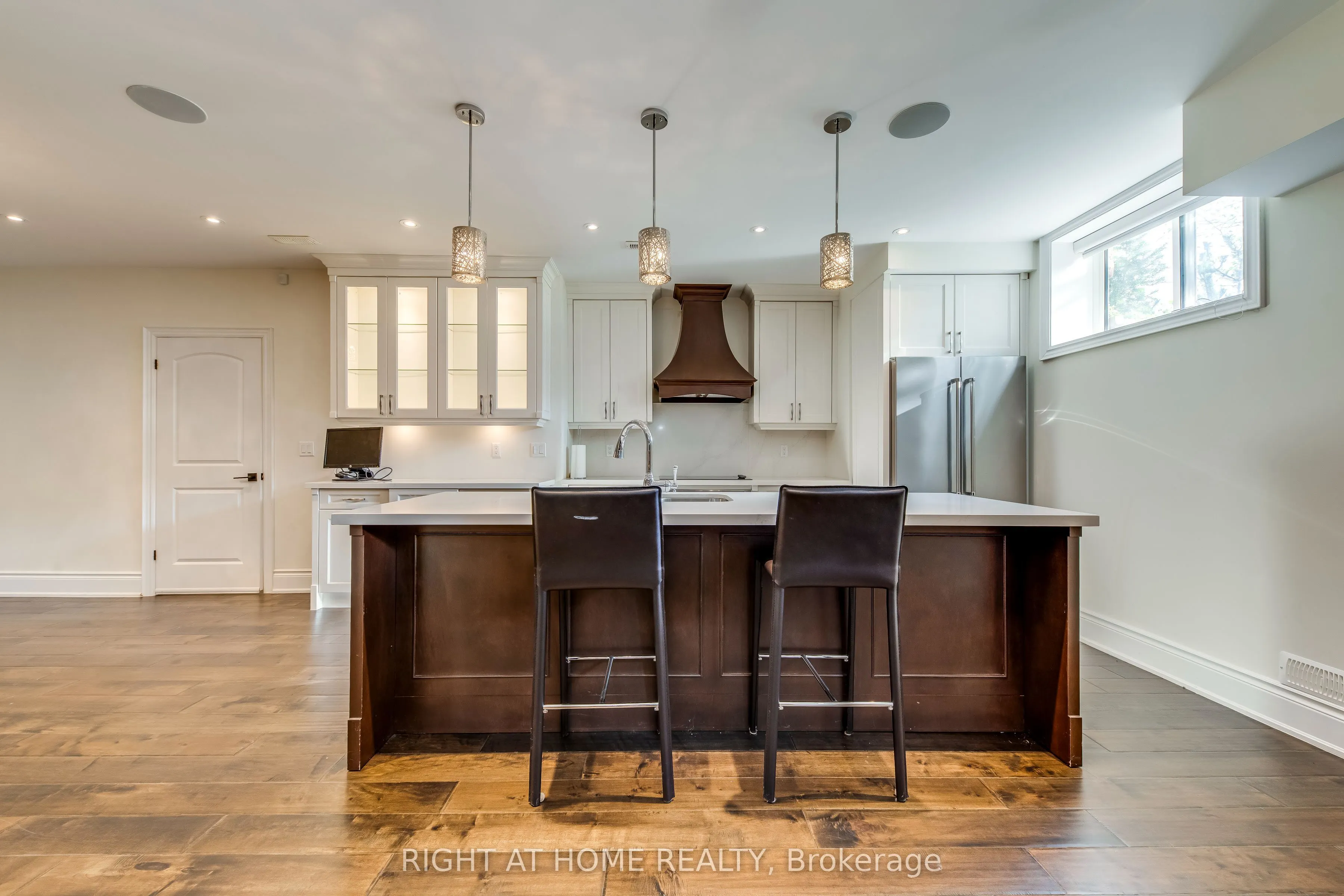 523 BROOKSIDE Drive