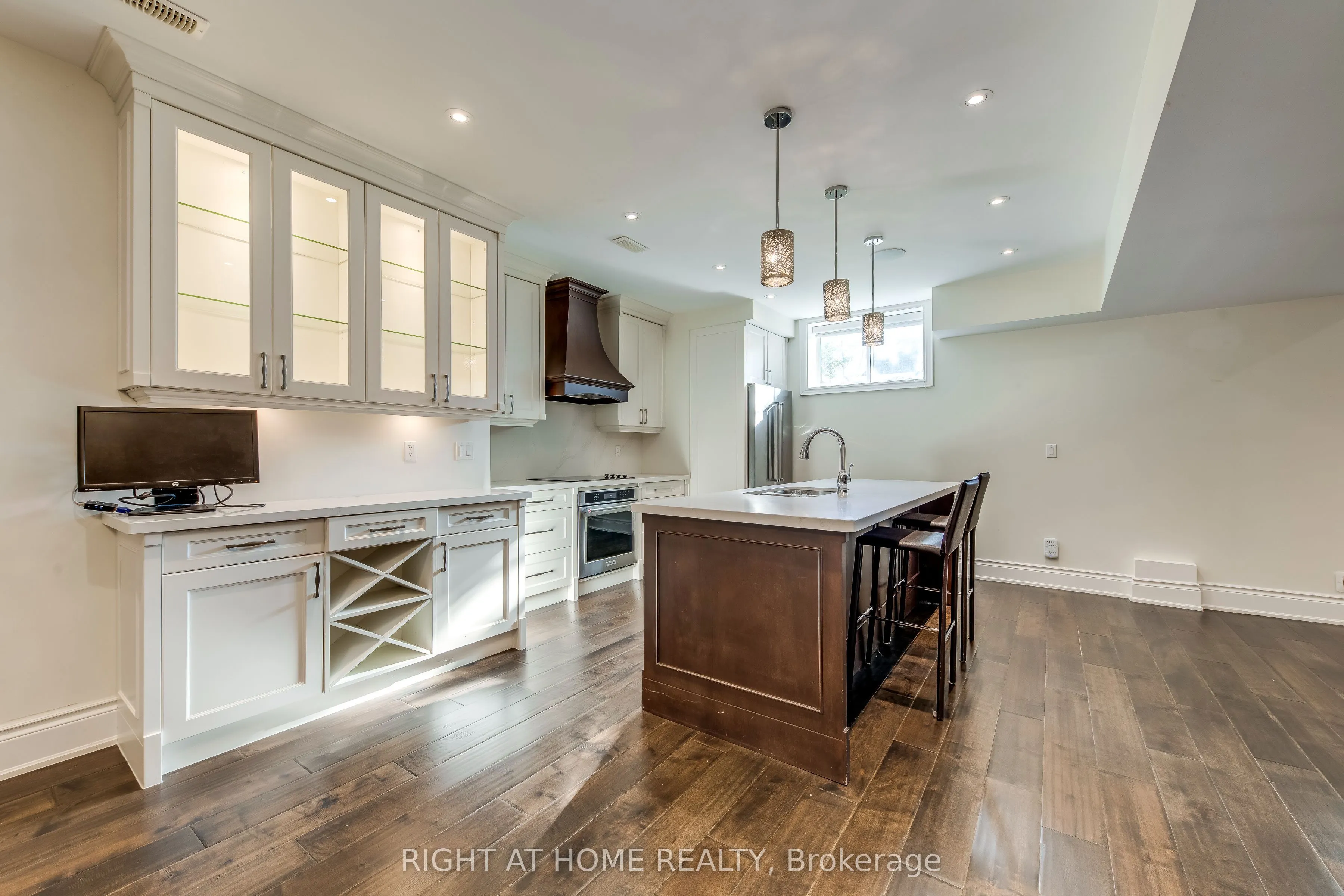 523 BROOKSIDE Drive