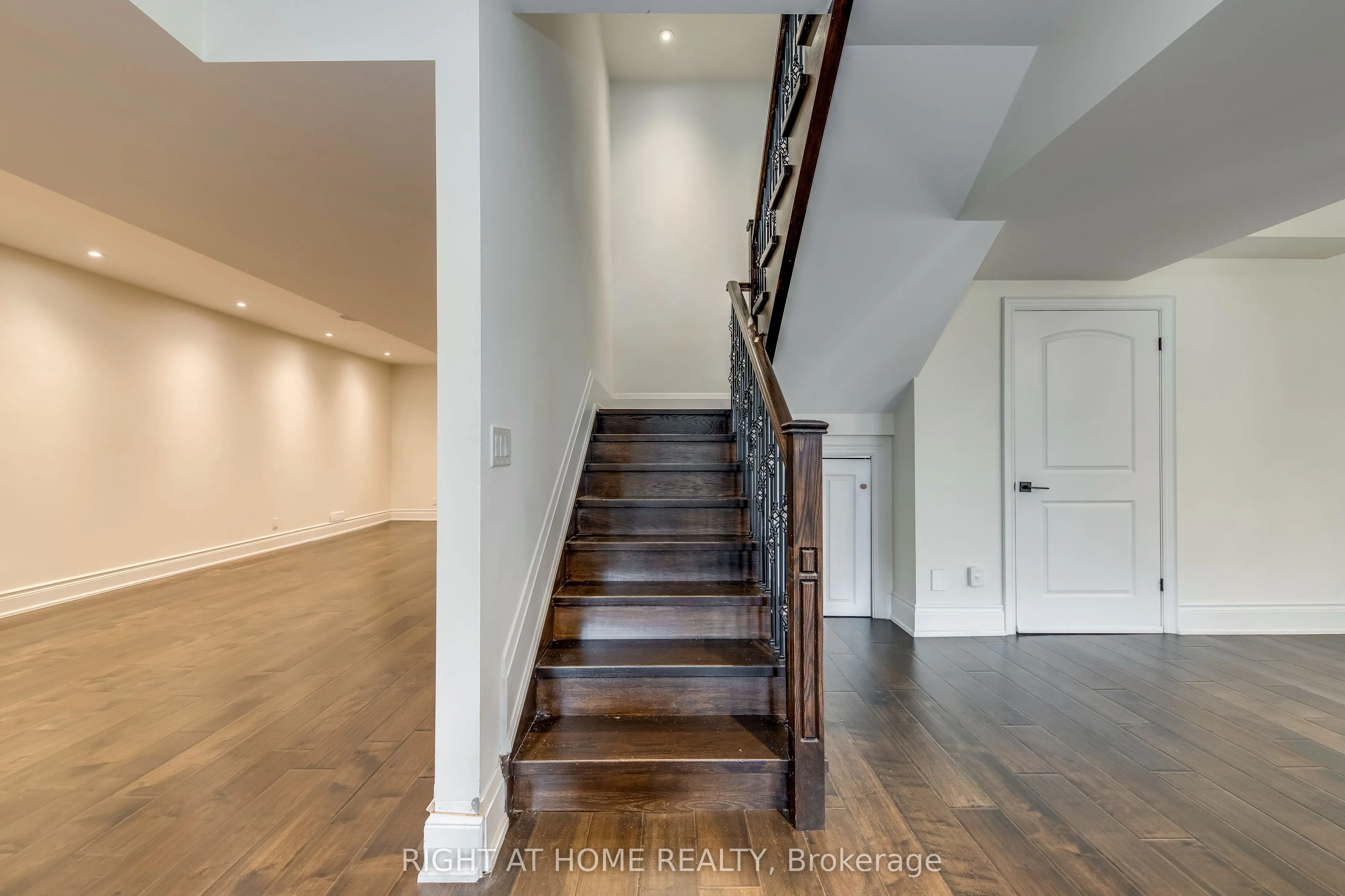 523 BROOKSIDE Drive