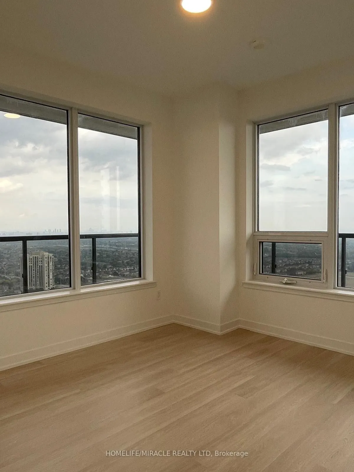 5105 Hurontario Street, #1802