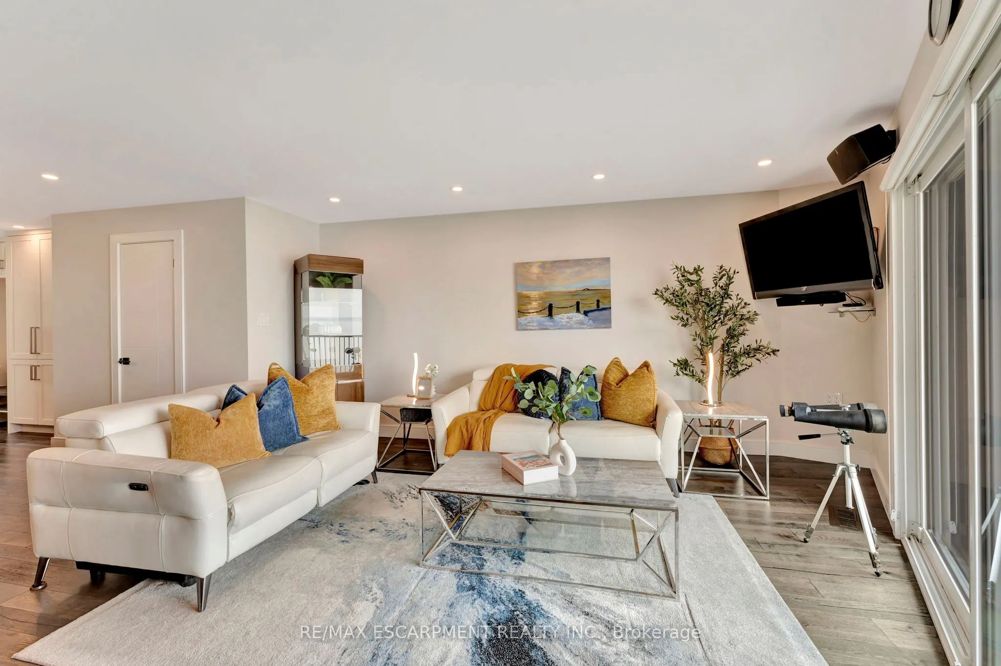 2136 Old Lakeshore Road, #3