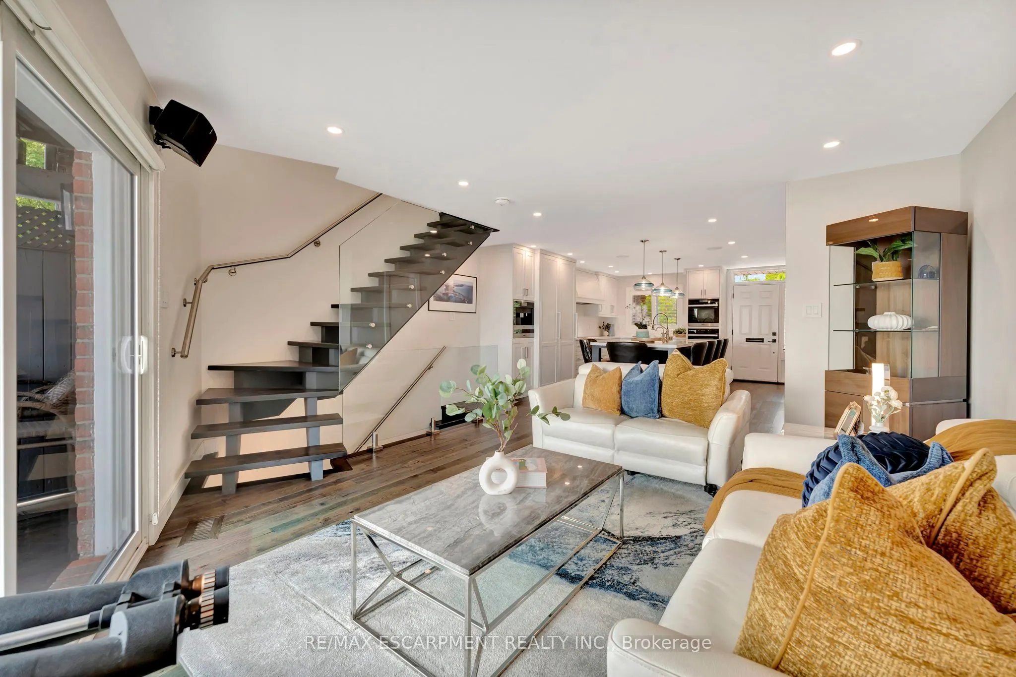 2136 Old Lakeshore Road, #3