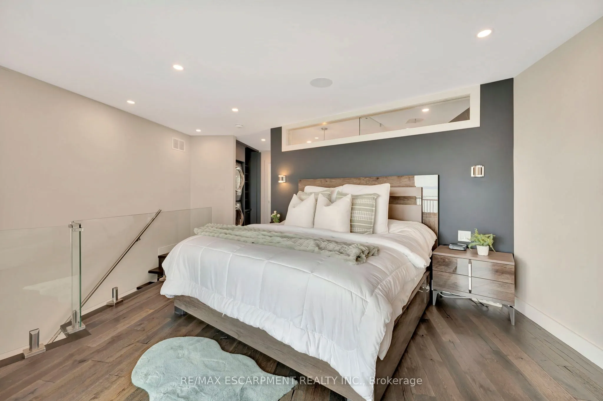 2136 Old Lakeshore Road, #3