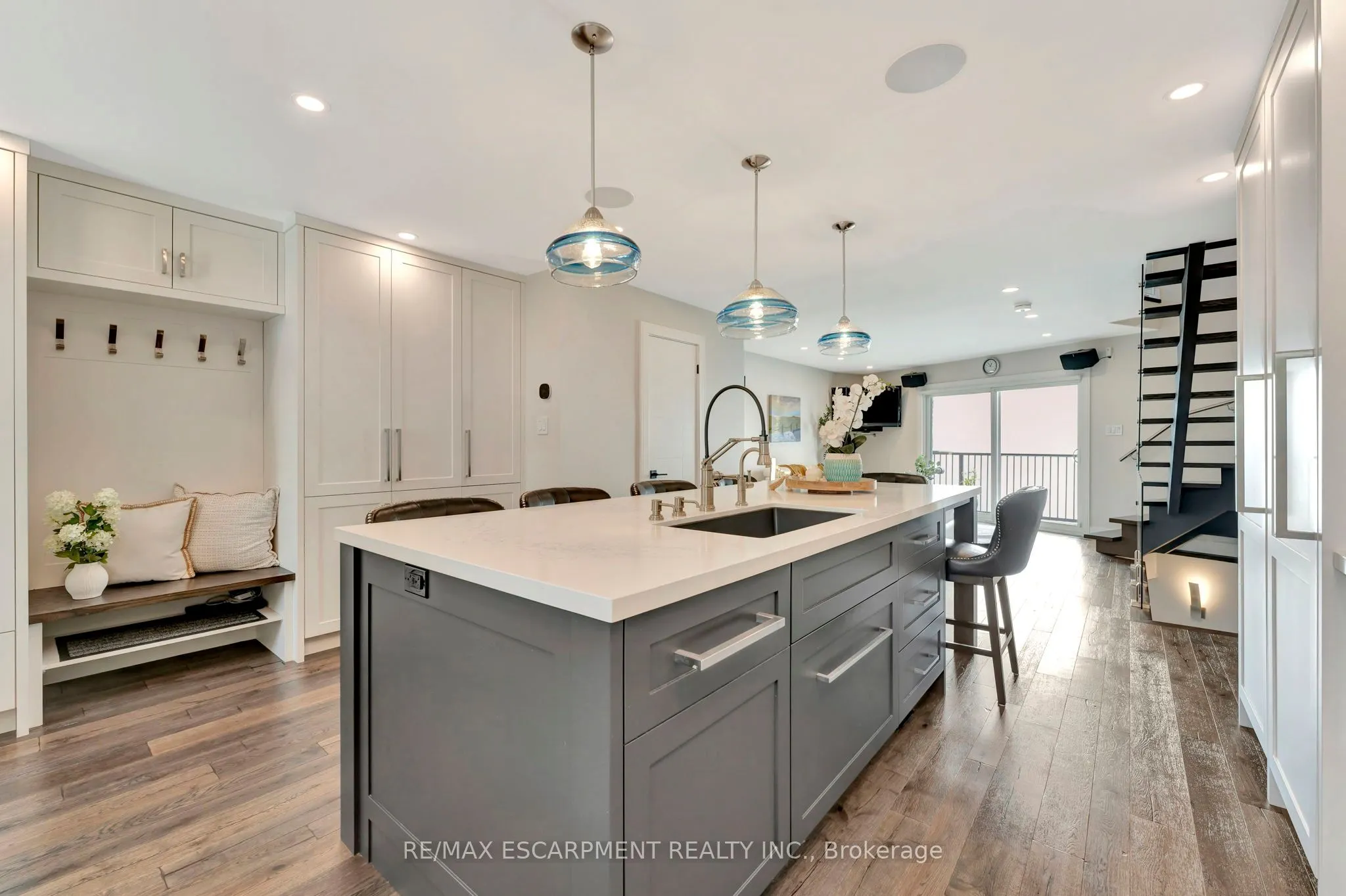 2136 Old Lakeshore Road, #3