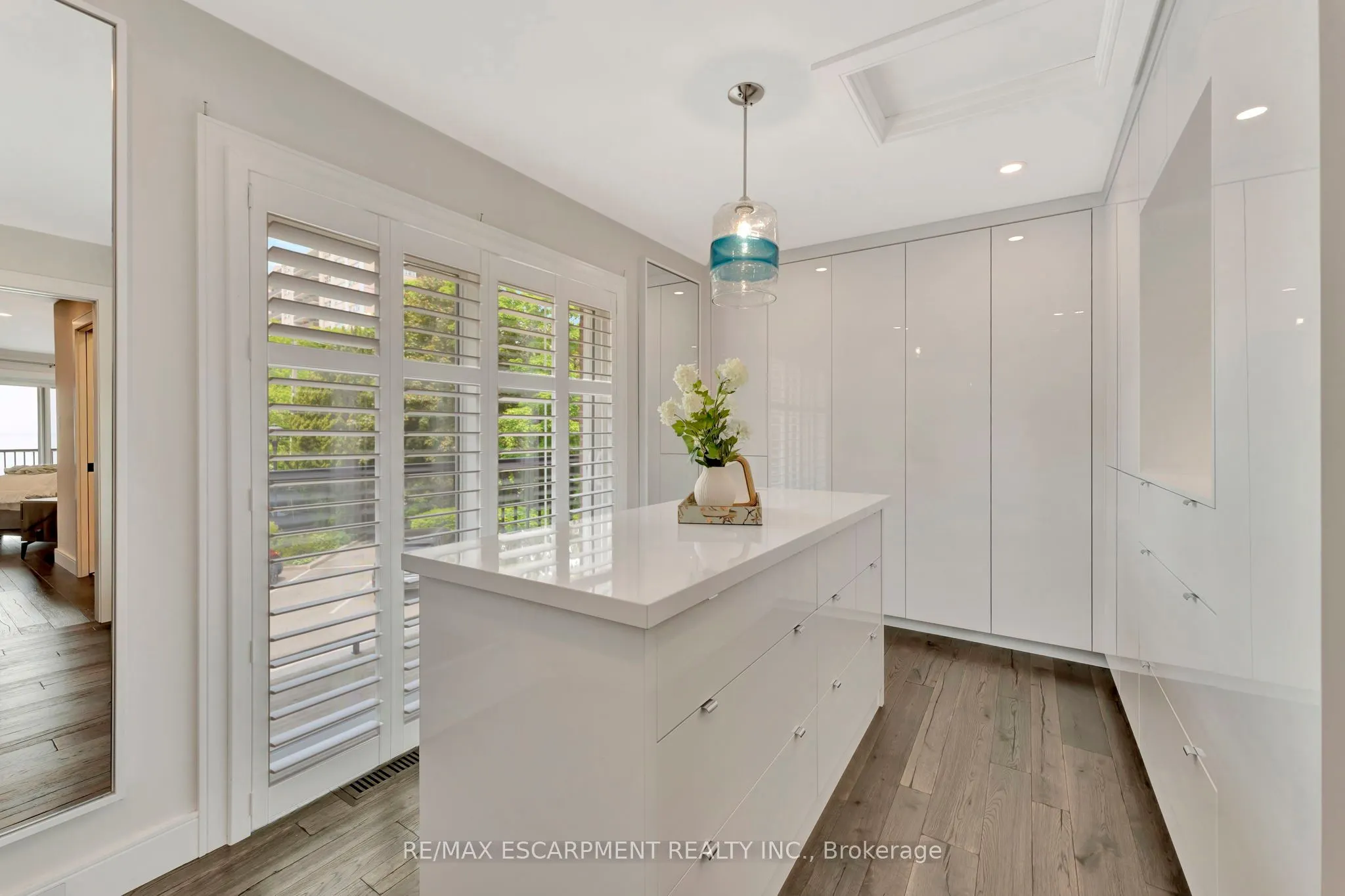 2136 Old Lakeshore Road, #3