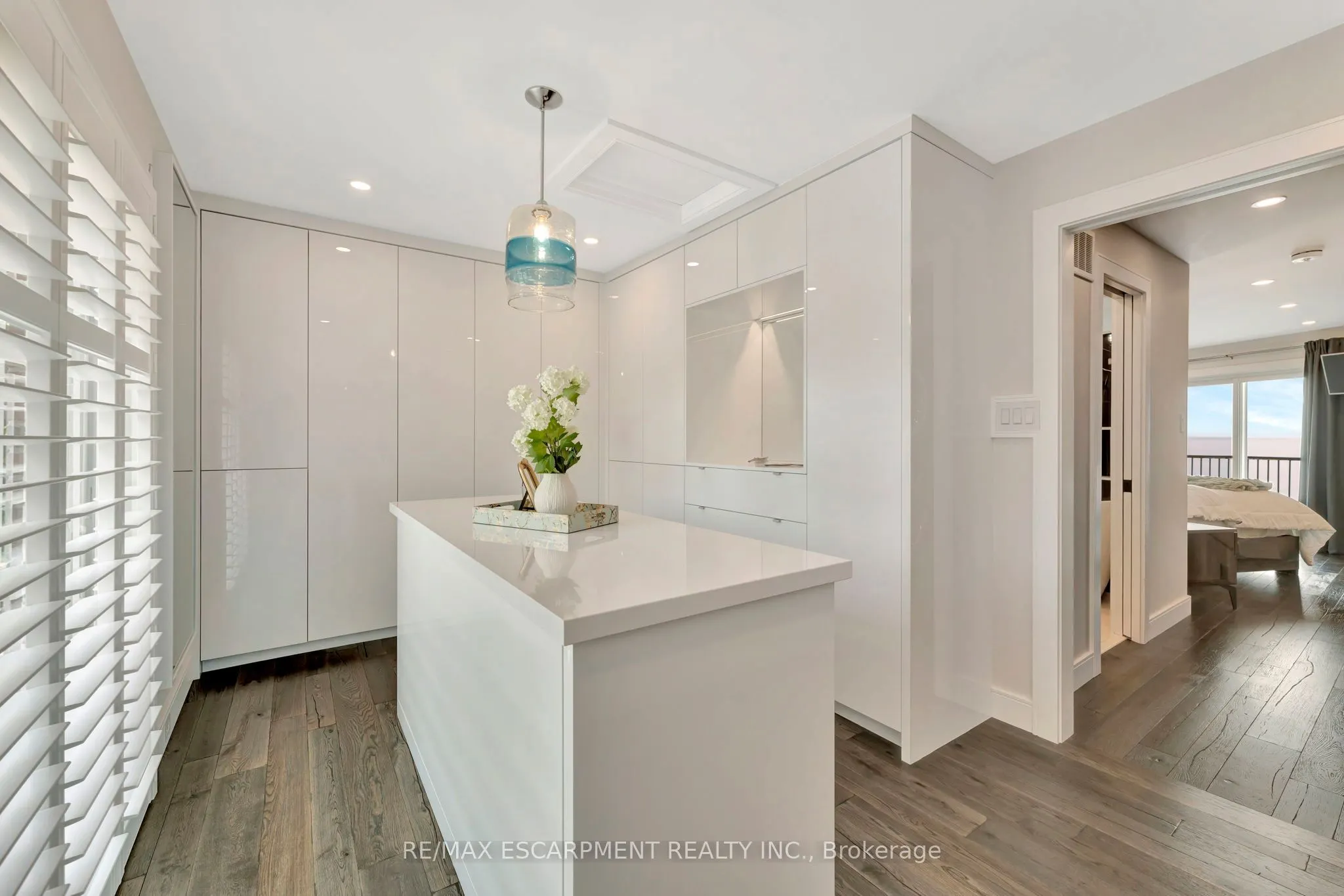 2136 Old Lakeshore Road, #3