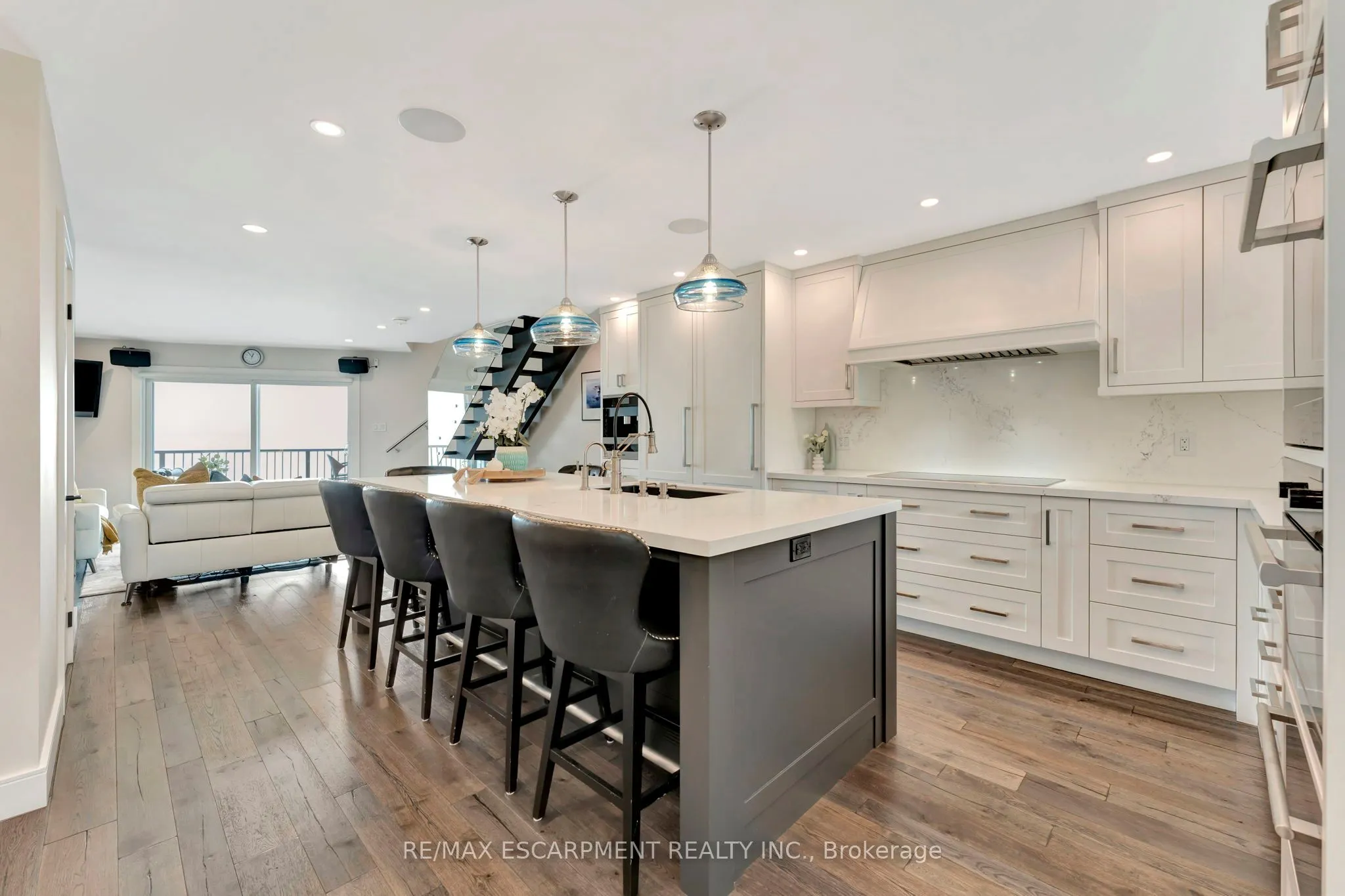 2136 Old Lakeshore Road, #3