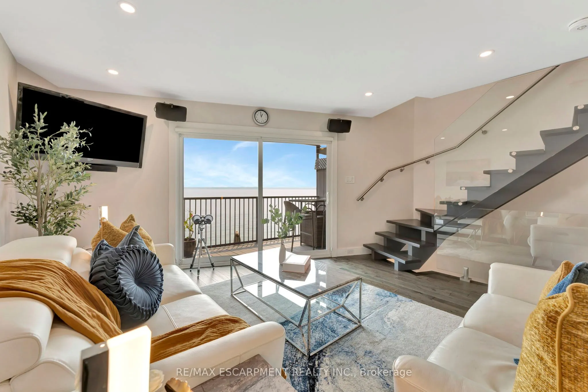 2136 Old Lakeshore Road, #3