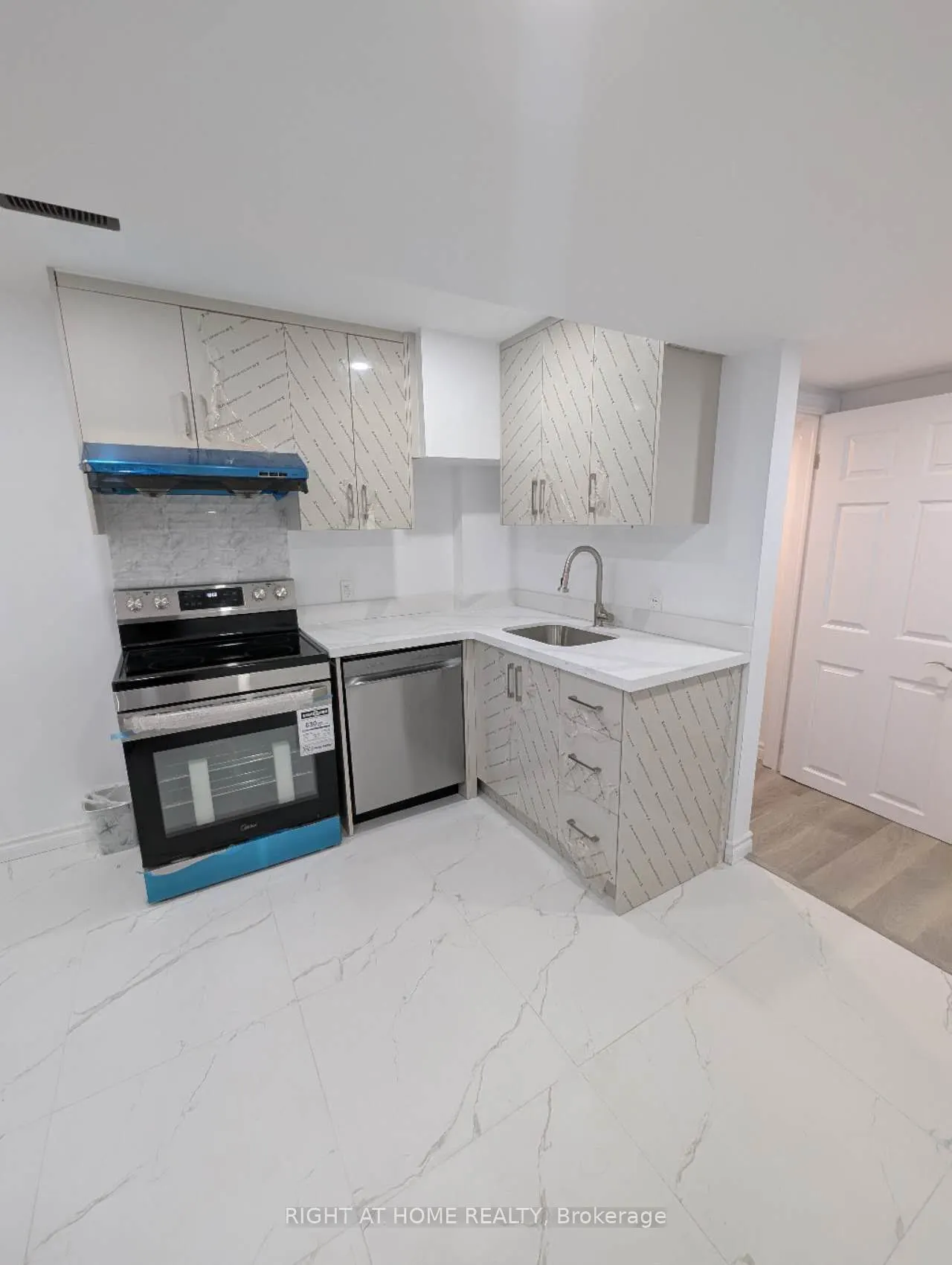 58 Meadowcrest Lane, #Lower