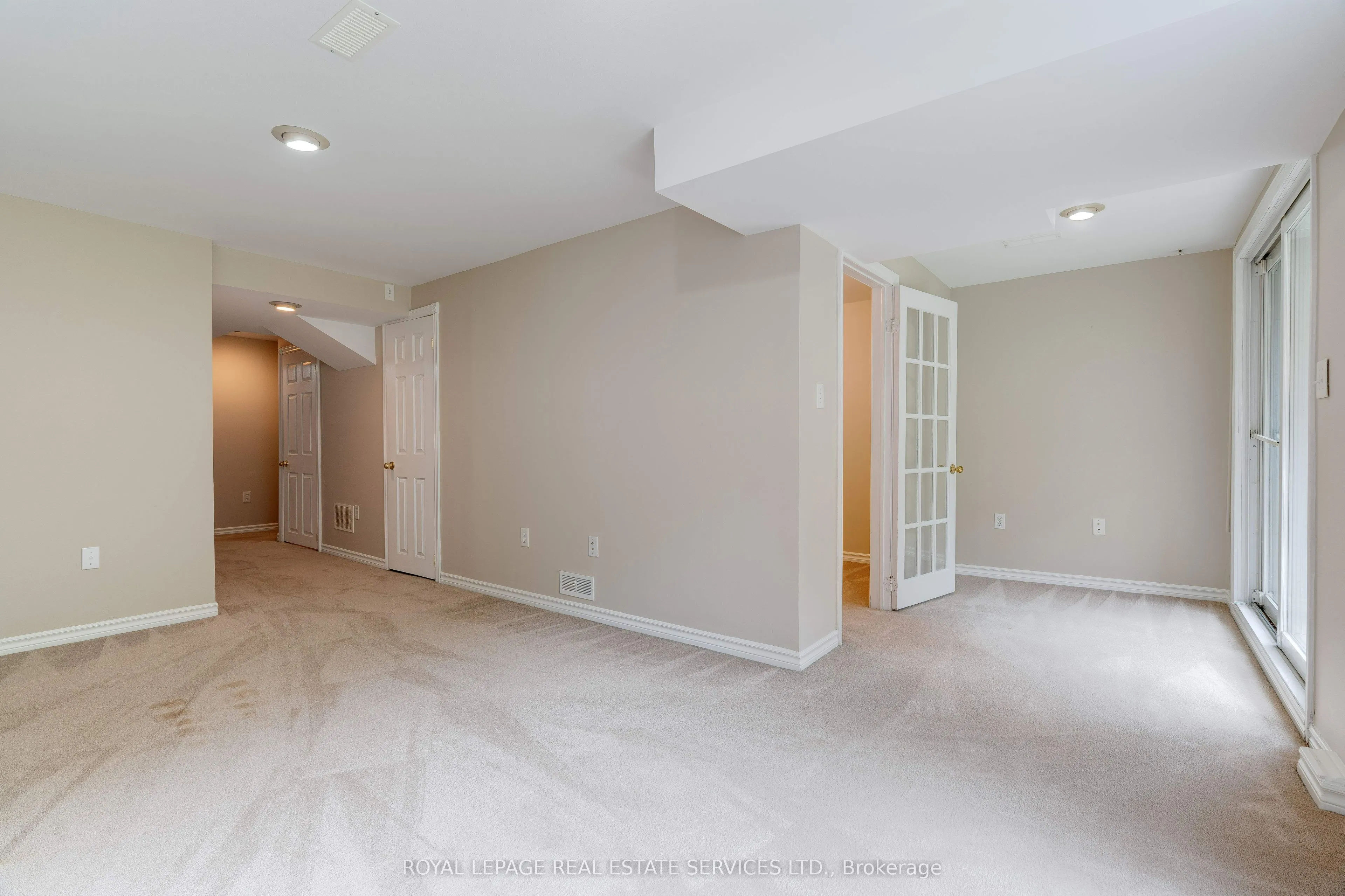 363 Ravineview Way