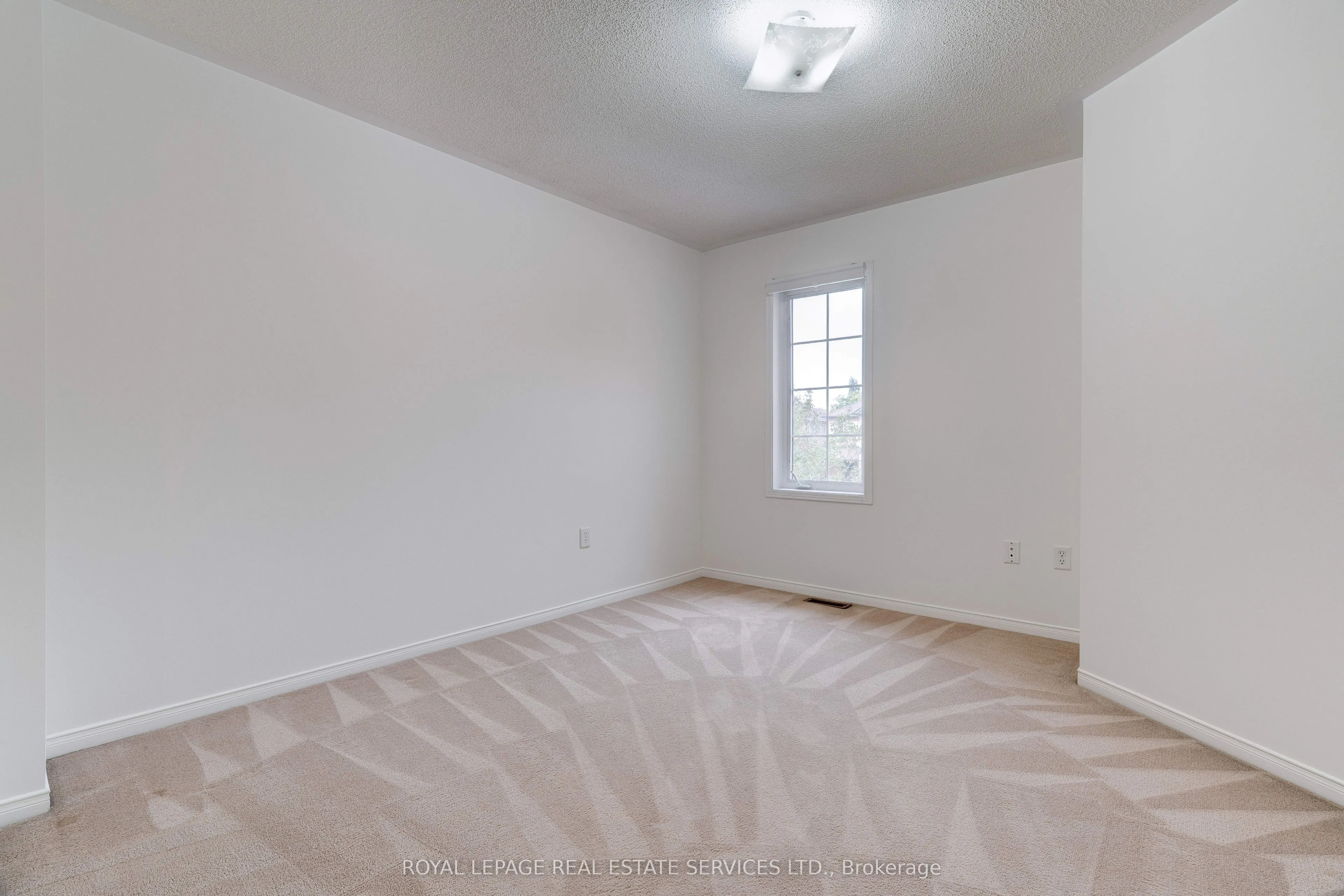 363 Ravineview Way