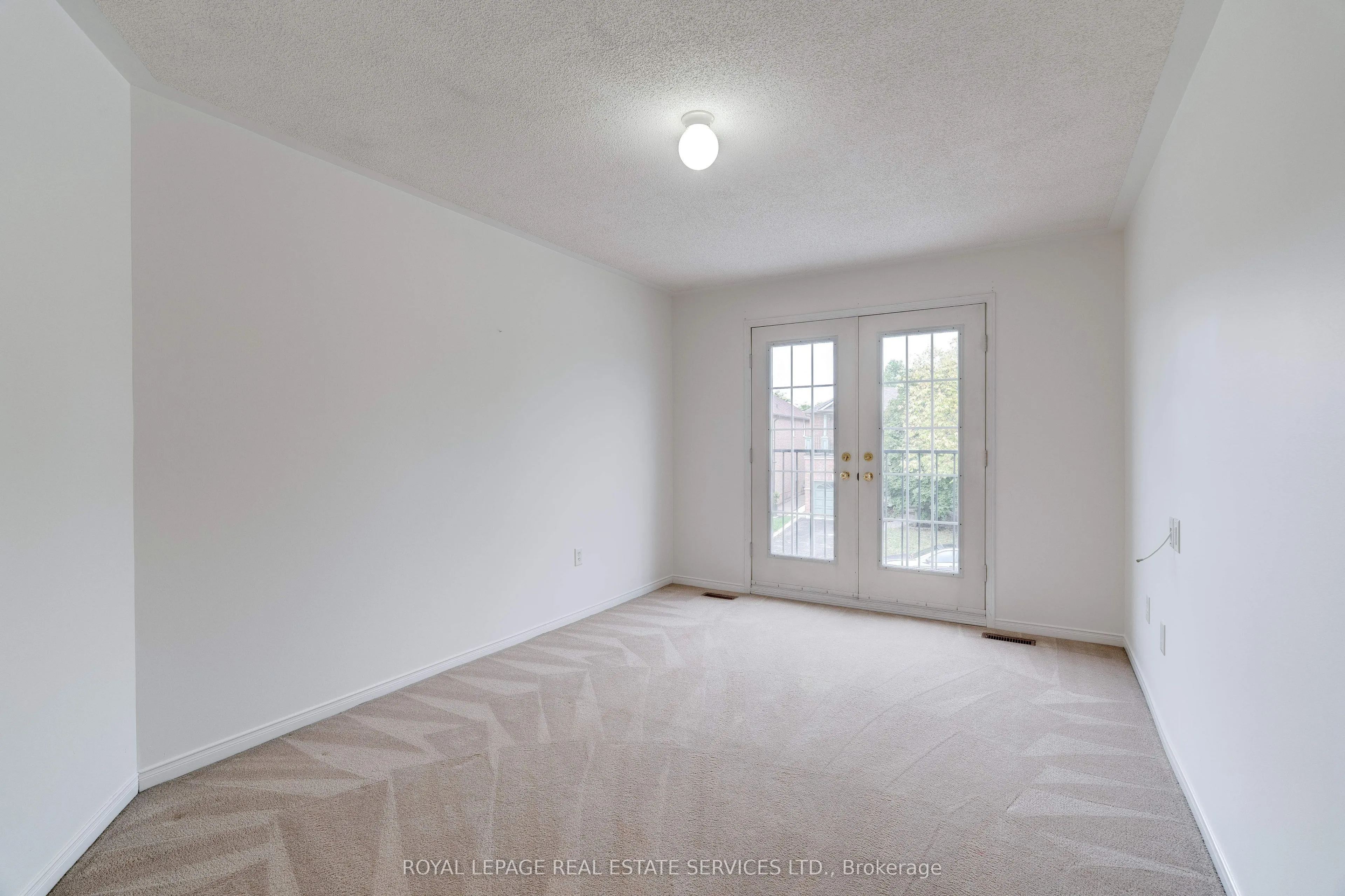 363 Ravineview Way