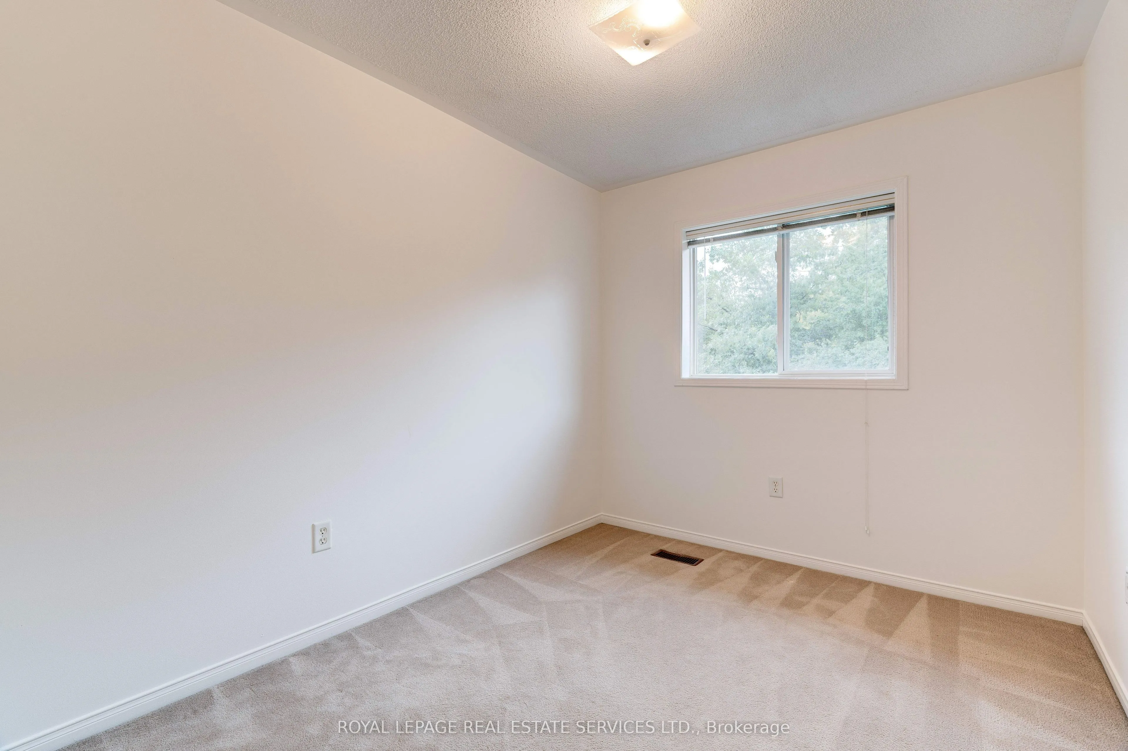 363 Ravineview Way