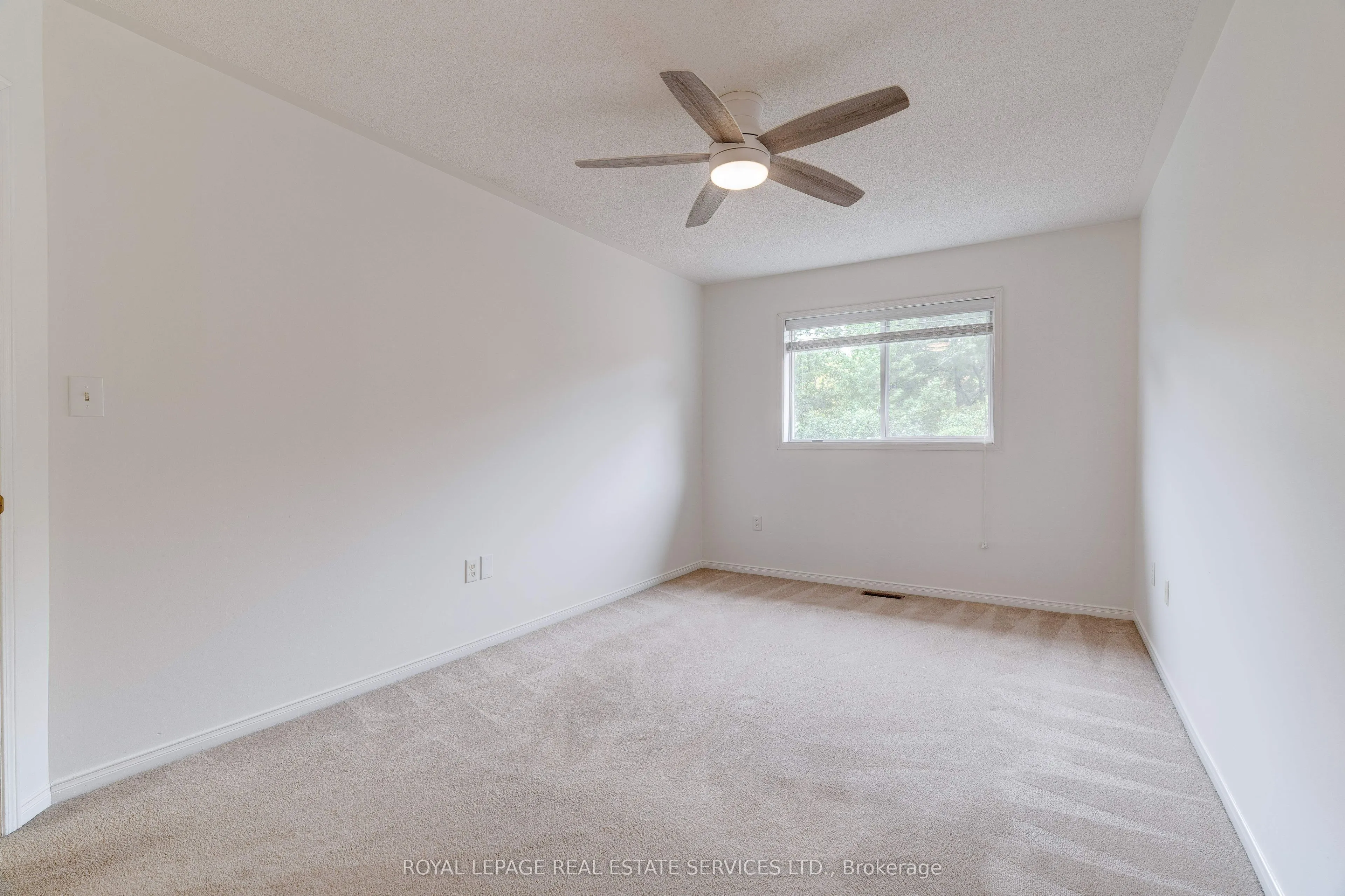 363 Ravineview Way