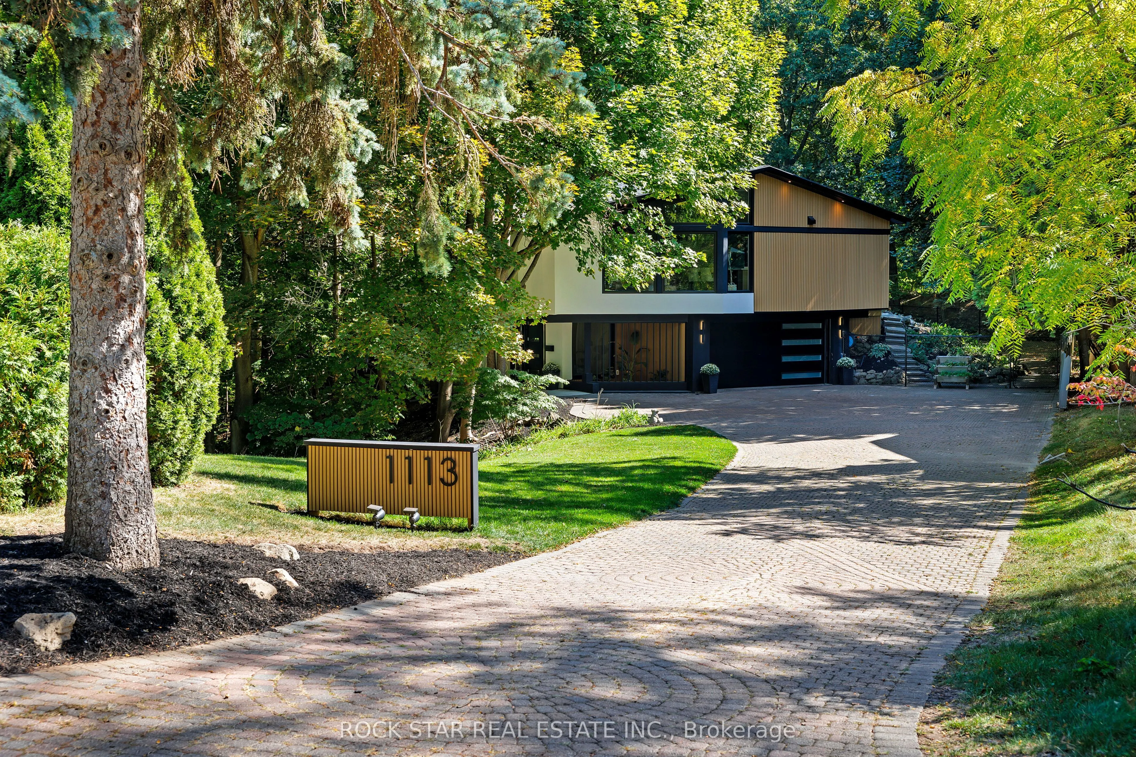 1113 GREENOAKS Drive