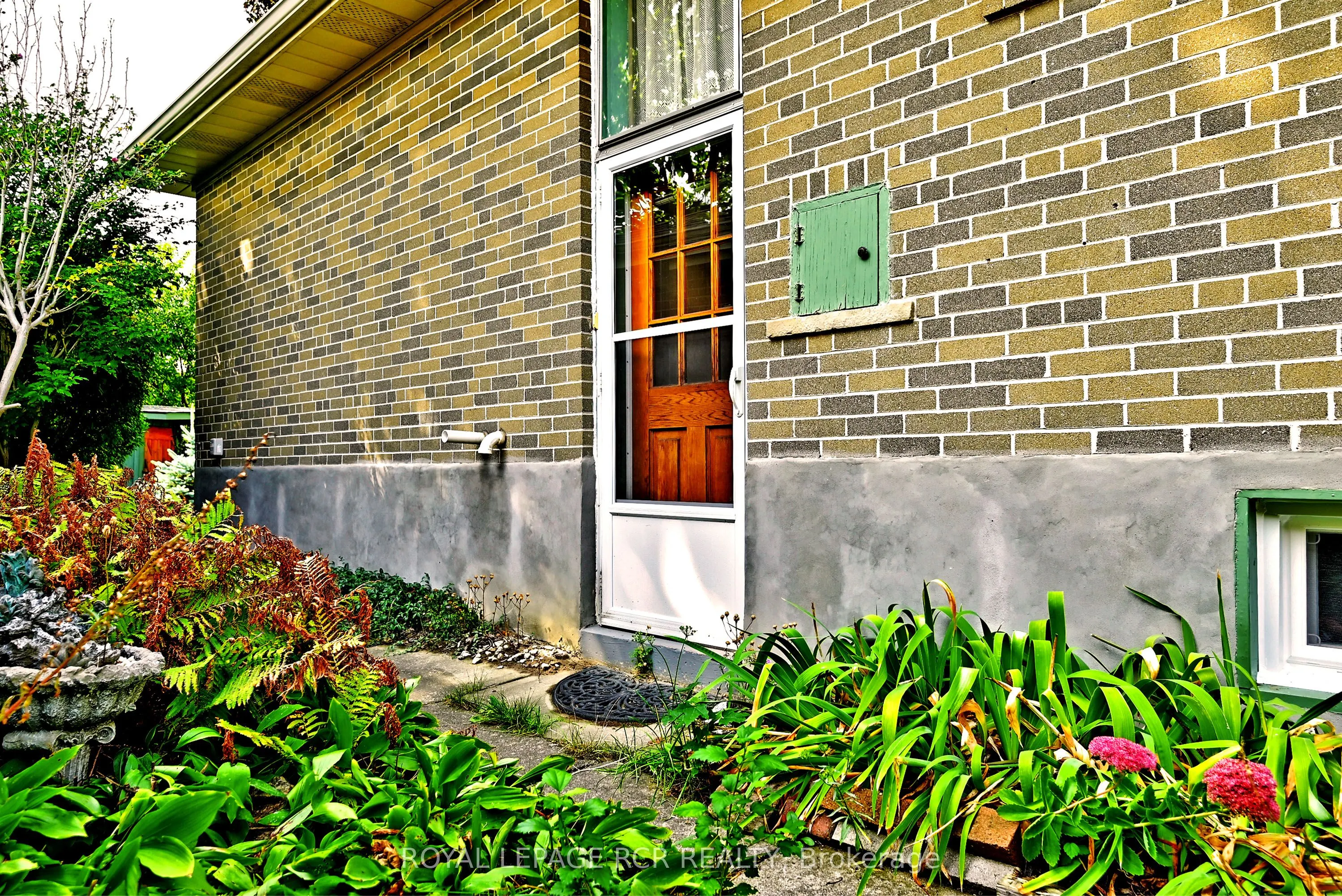 16 Cathedral Road