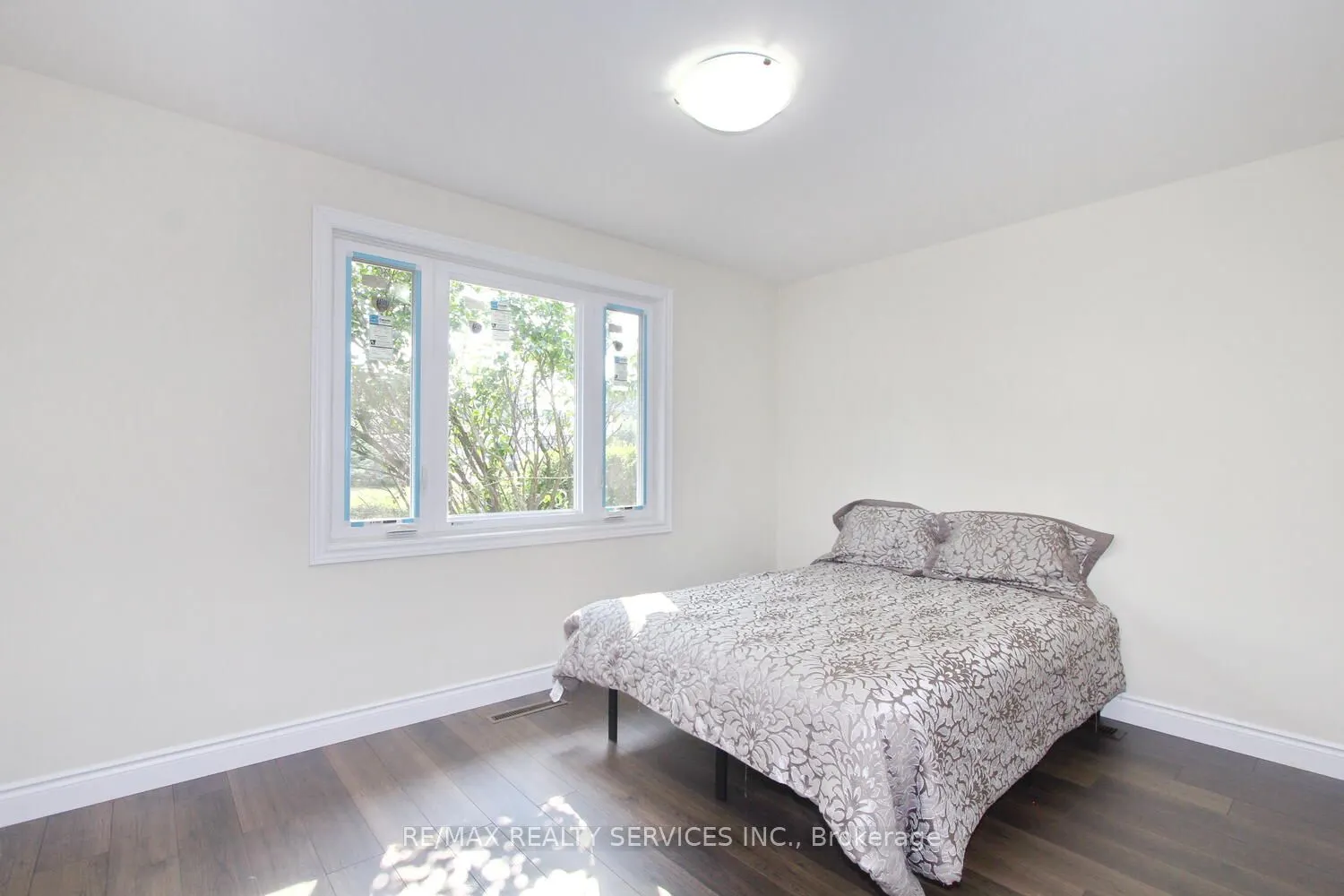 32 Sanford Crescent