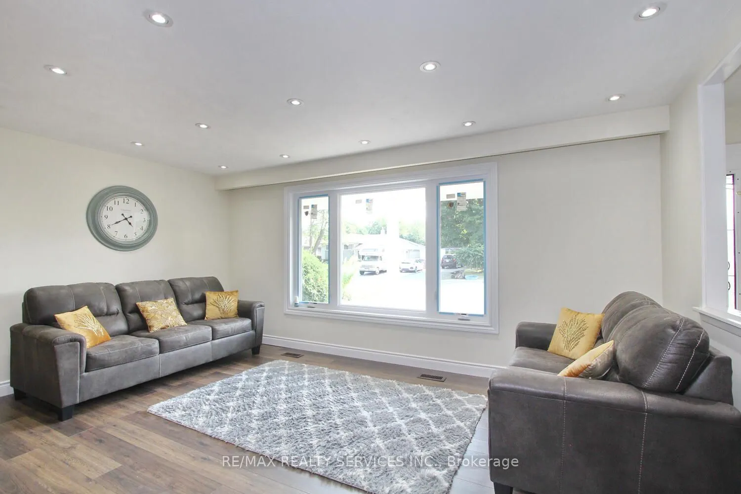32 Sanford Crescent