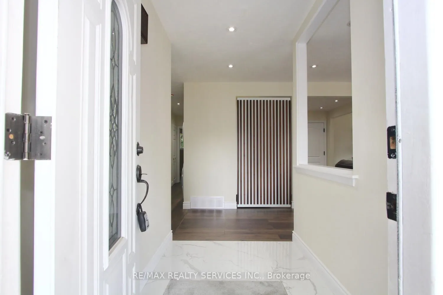 32 Sanford Crescent