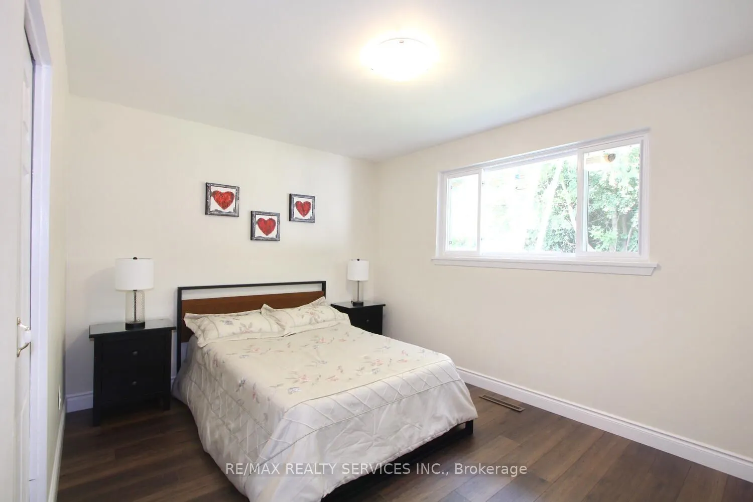 32 Sanford Crescent