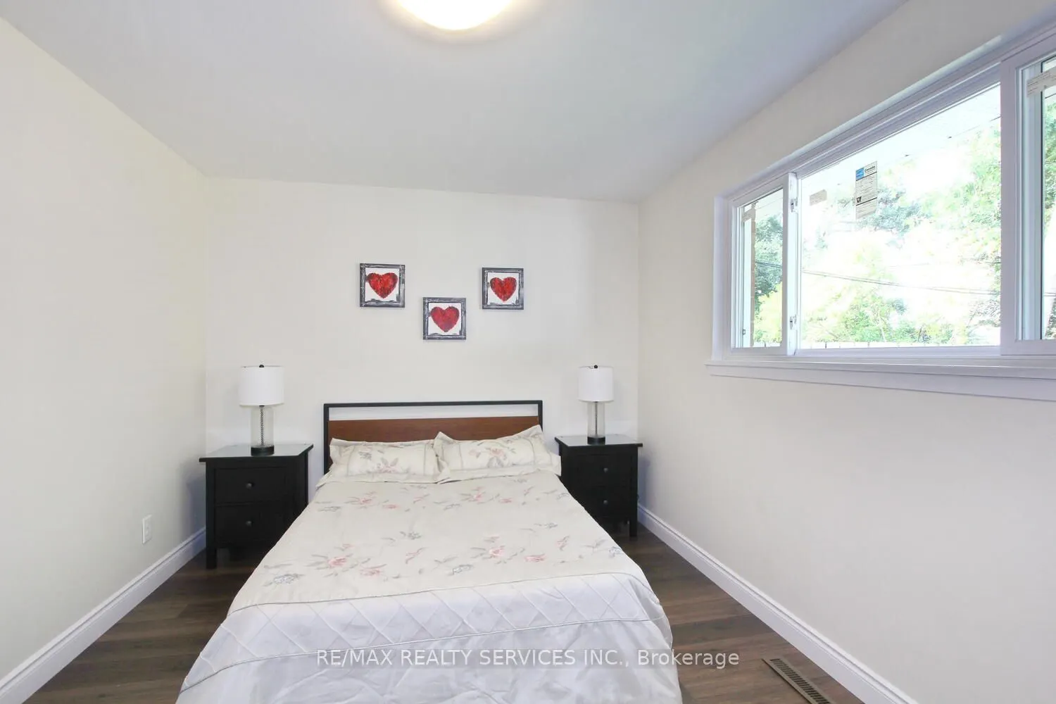 32 Sanford Crescent