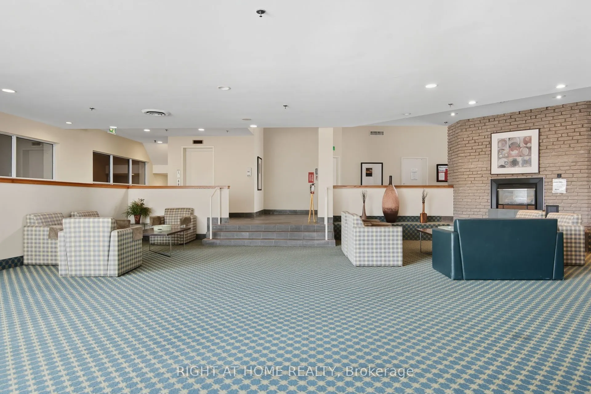 2155 Burnhamthorpe Road W, #909