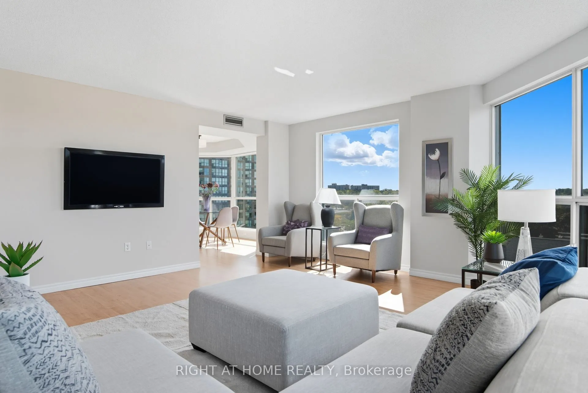 2155 Burnhamthorpe Road W, #909