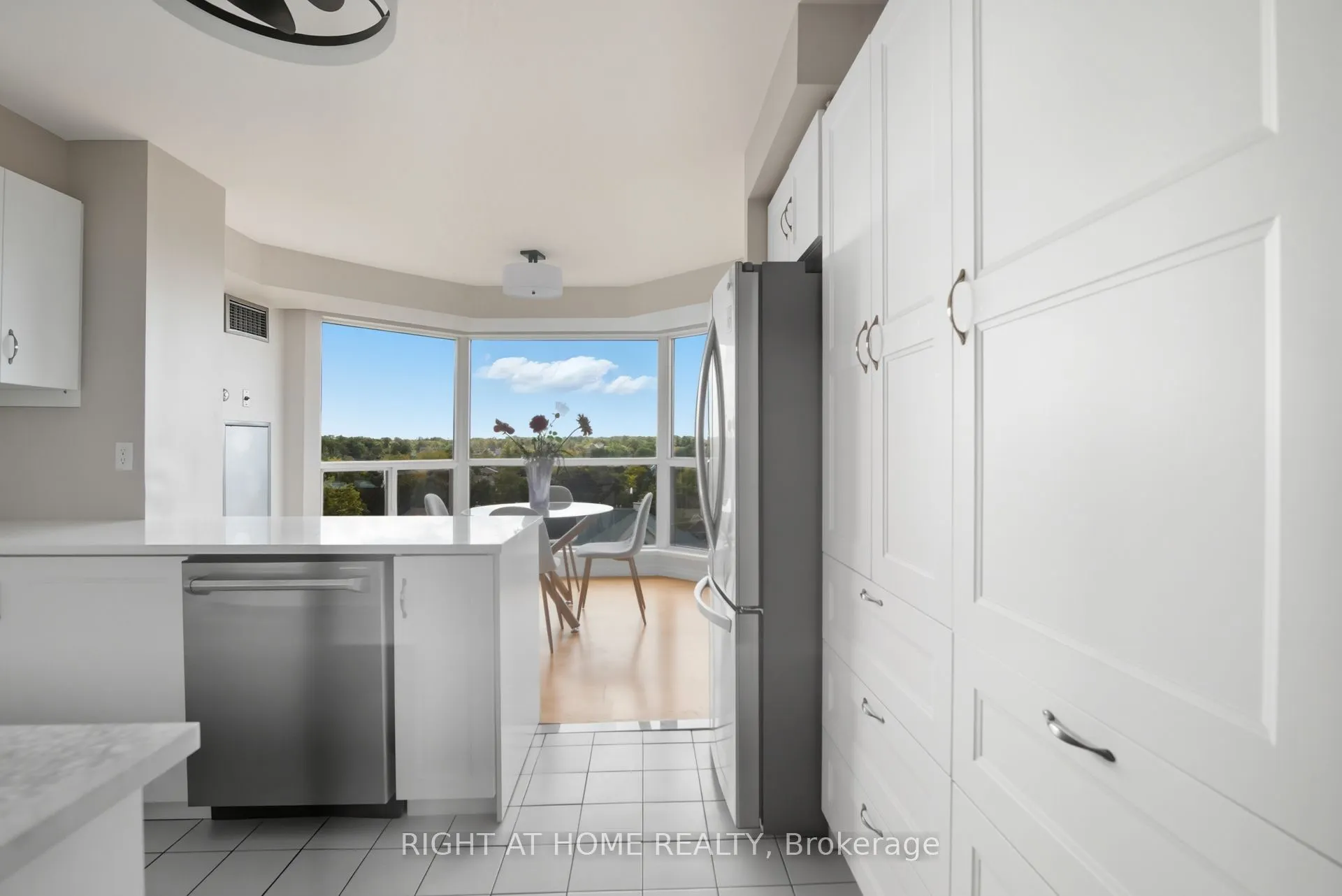 2155 Burnhamthorpe Road W, #909