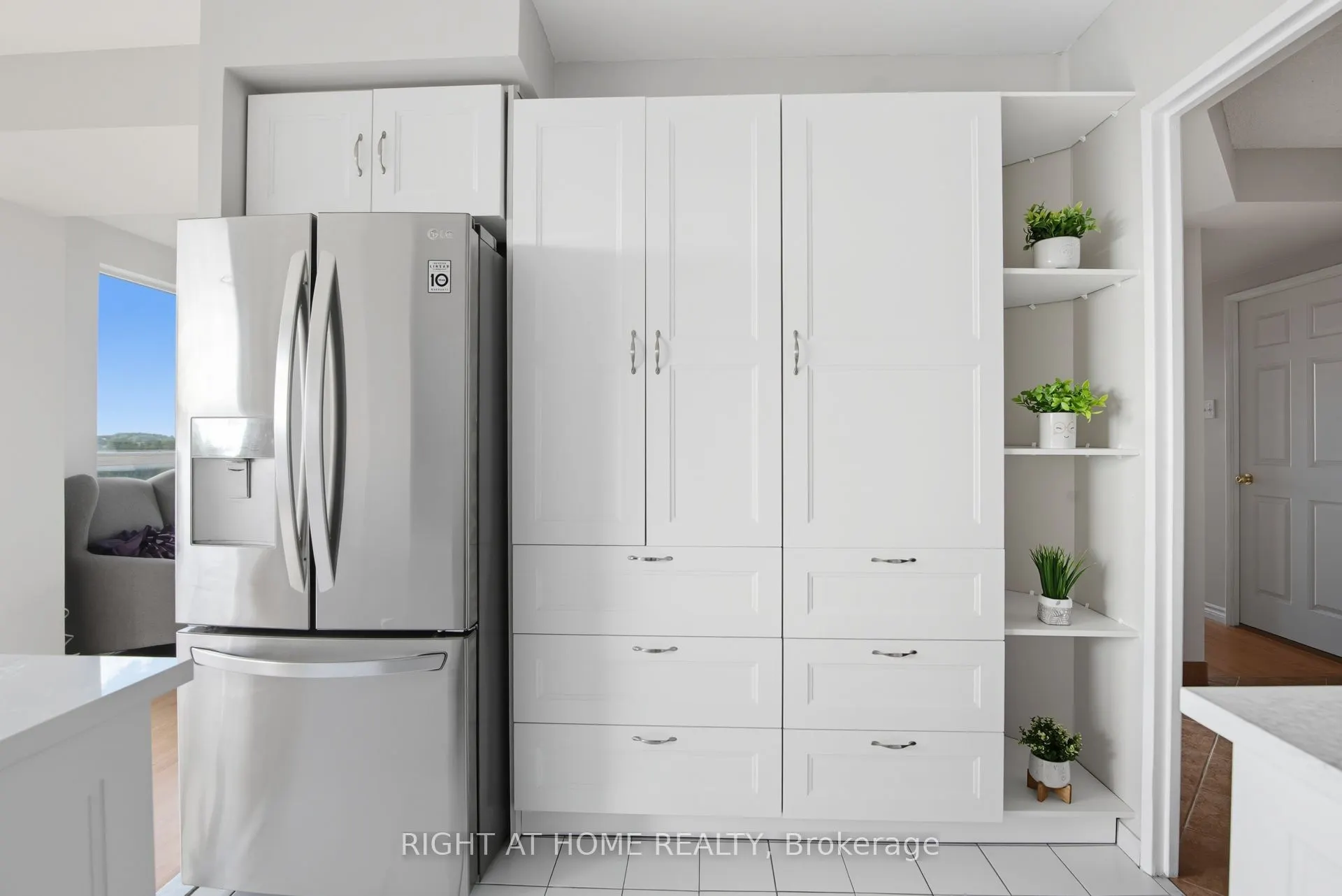 2155 Burnhamthorpe Road W, #909